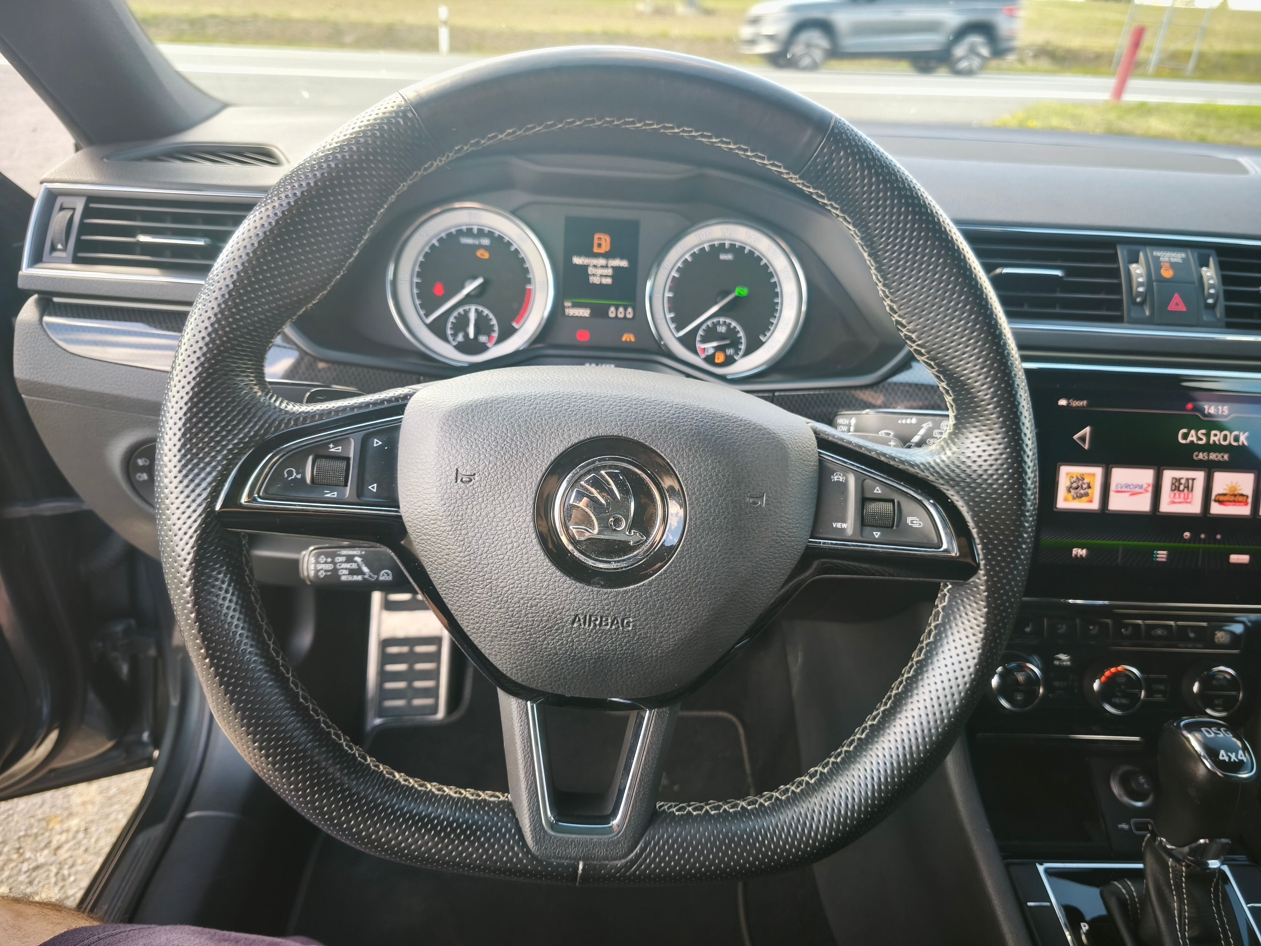 Škoda Superb, 2.0 tdi - fotka 3