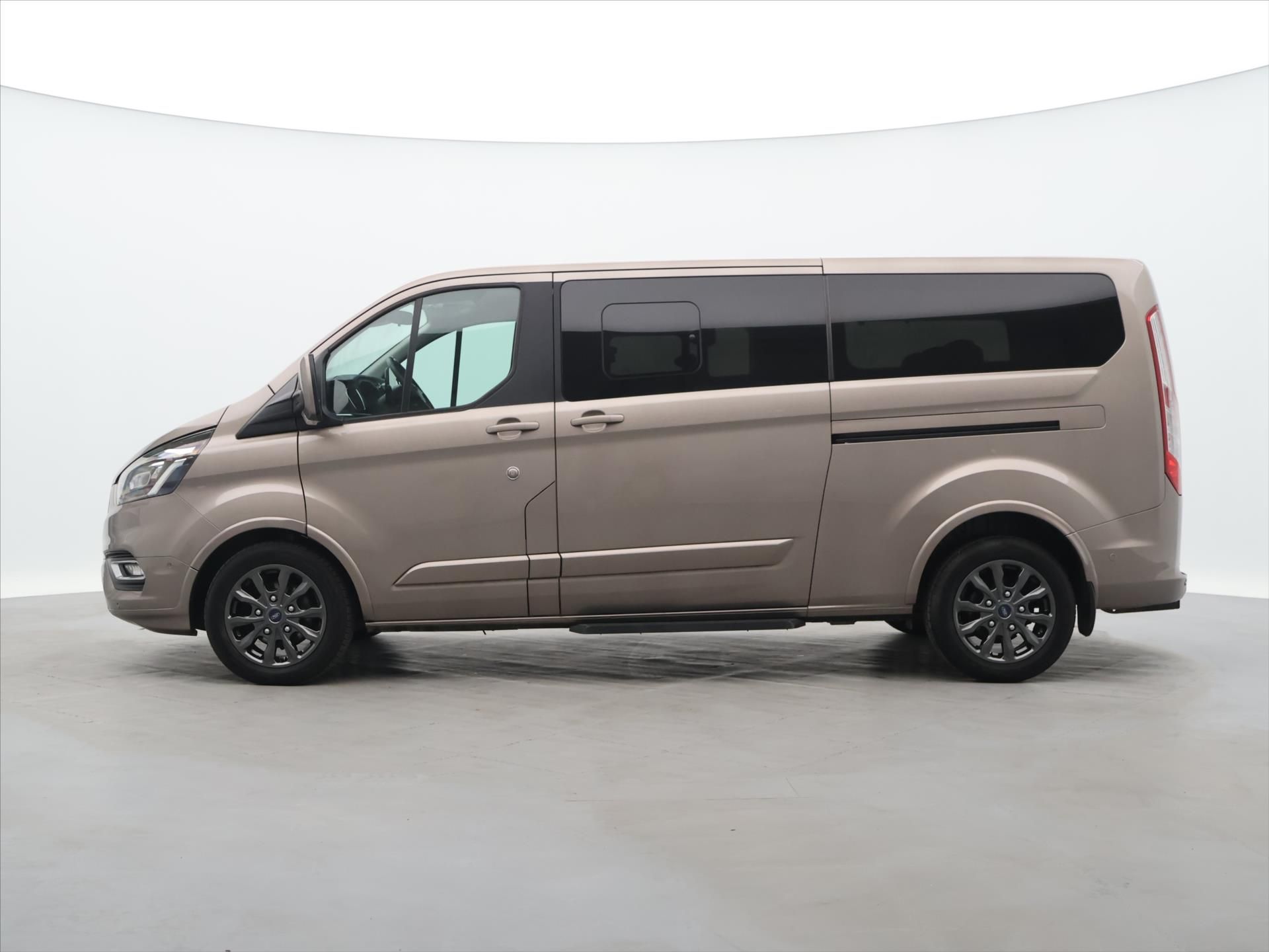 Ford Tourneo Custom, 2,0 TDCi 136kW Titanium L2 Aut - fotka 4