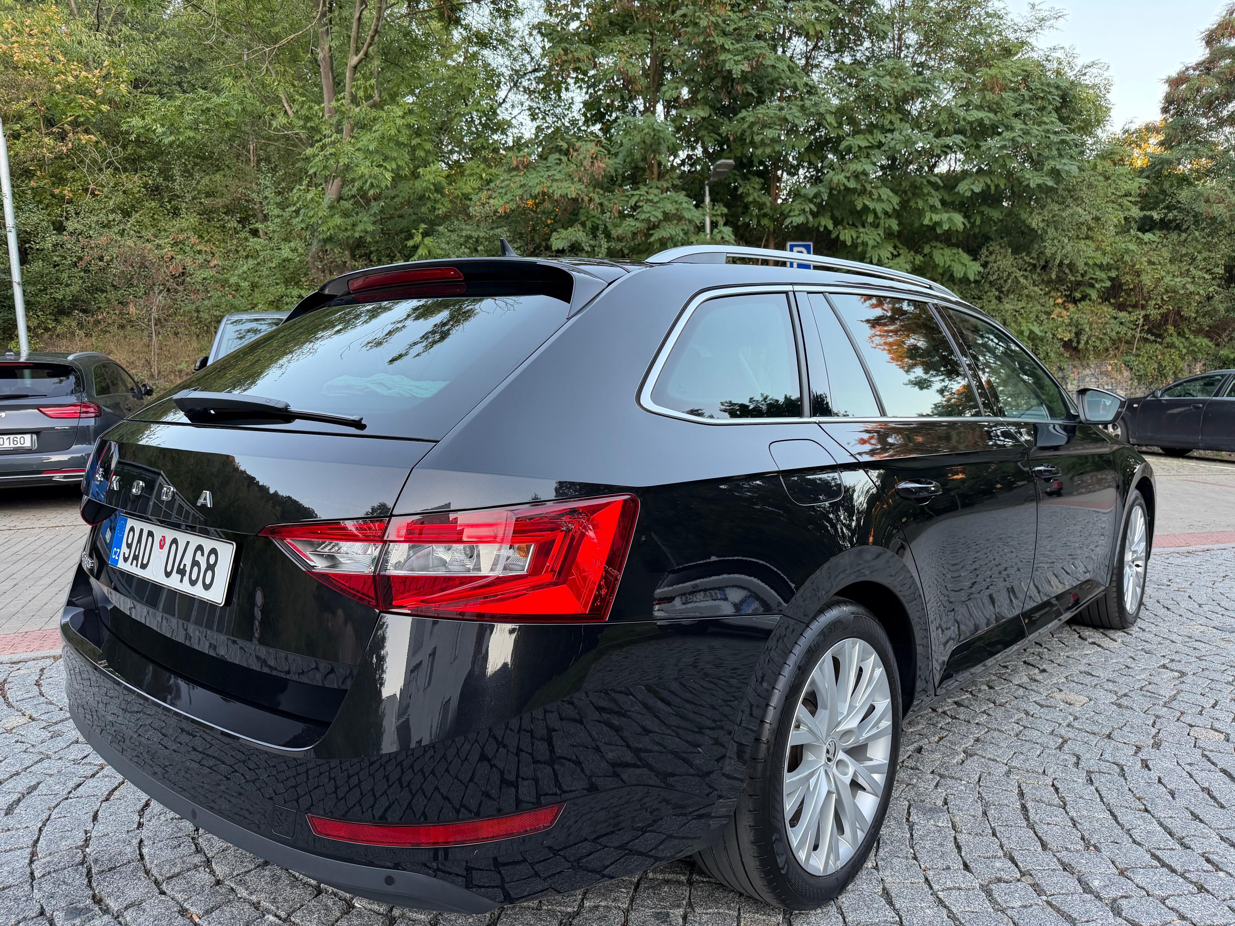 Škoda Superb, ČR,DSG,ACC,1.MAJ DPH - fotka 4
