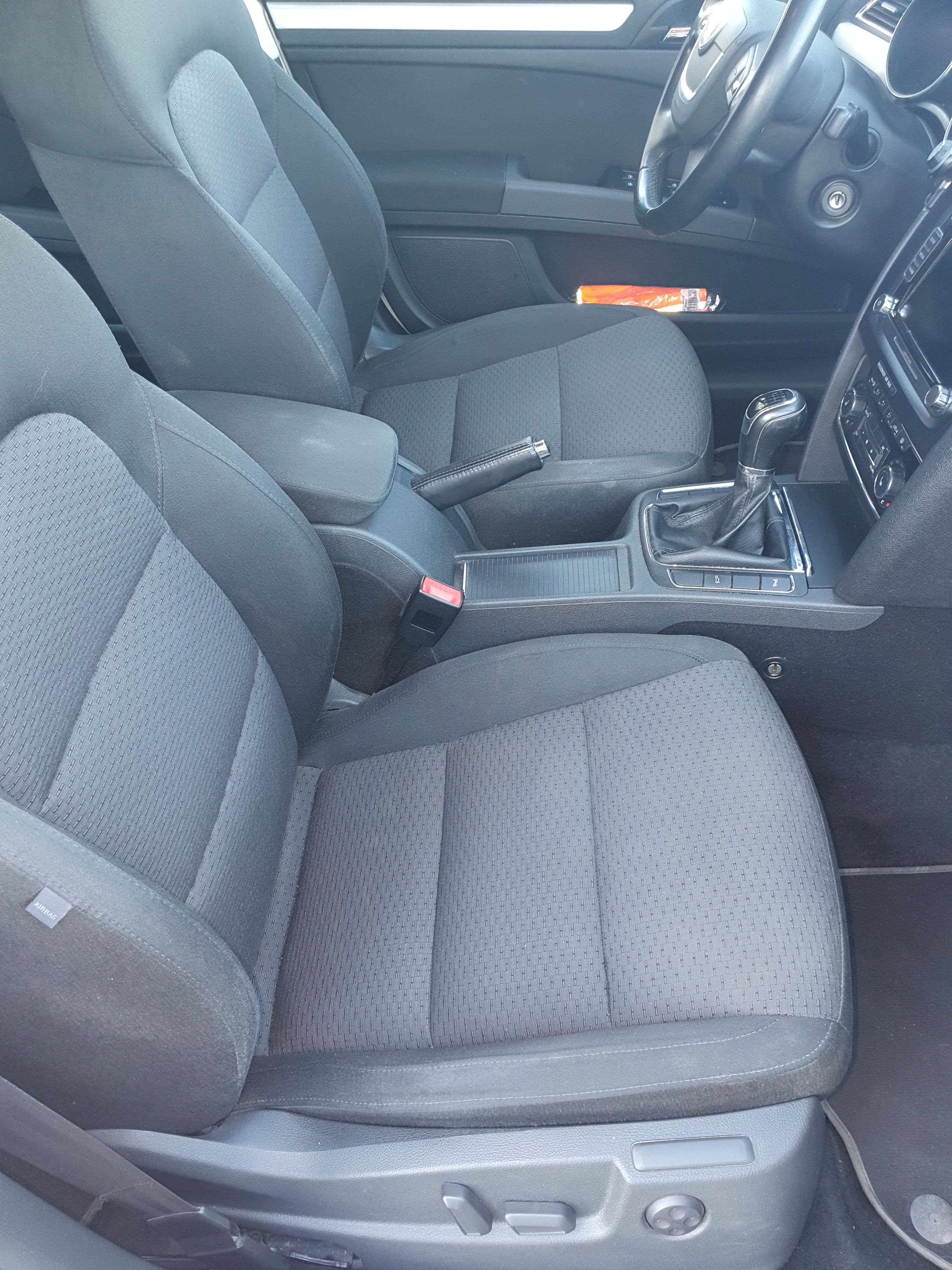 Škoda Superb, 2,0 TDi, 103 kW - fotka 5