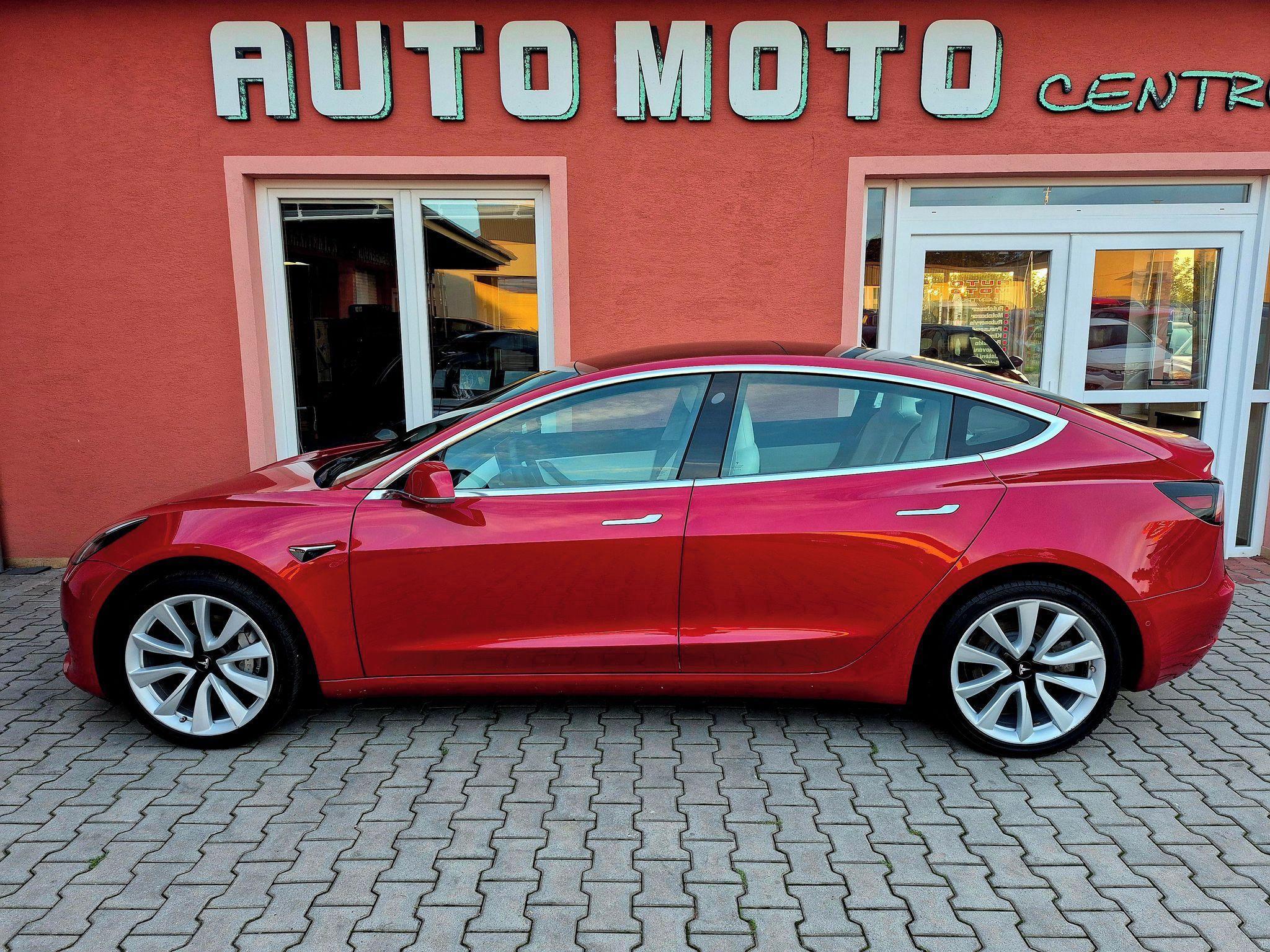 Tesla Model 3, STANDARD RANGE PLUS 239kw SOH - fotka 2