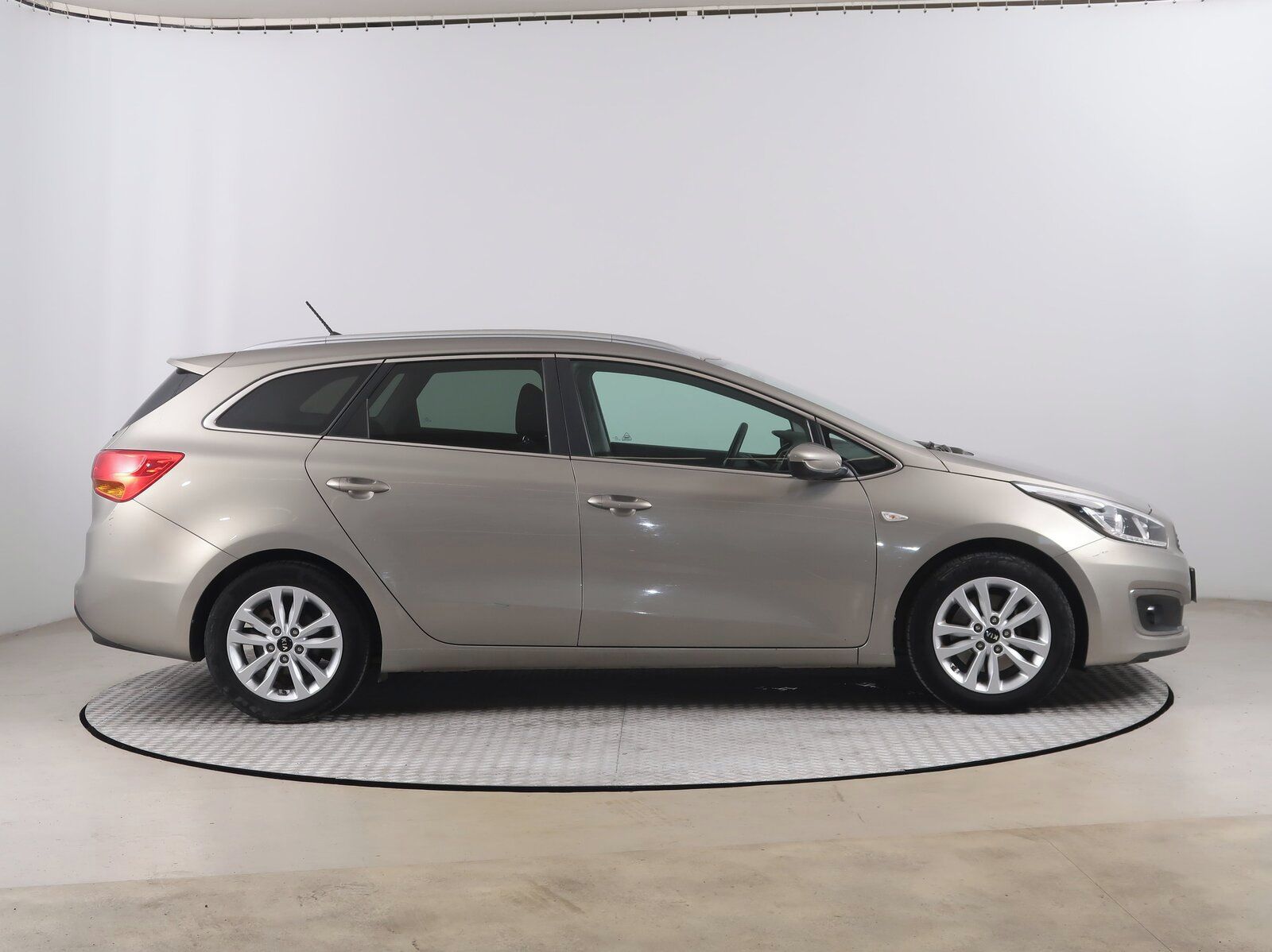 Kia Cee´d, 1.6 GDI, Silver, Serv.kniha - fotka 6