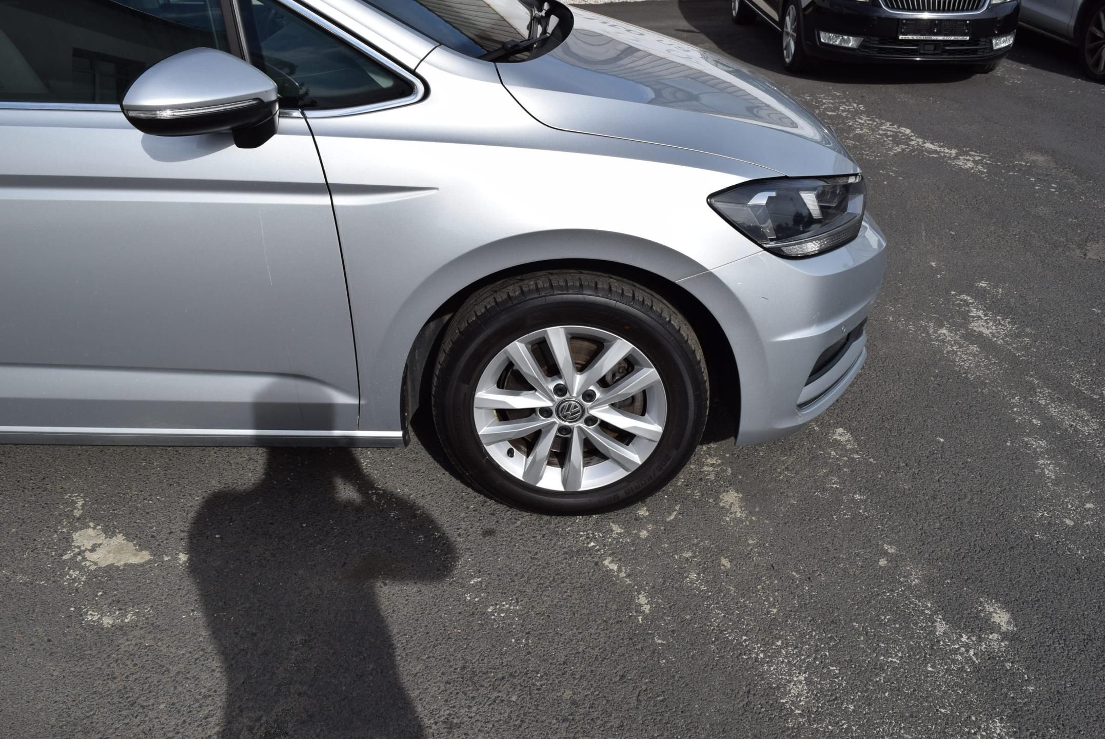 Volkswagen Touran, 1.4TSI 110kw HIGHLINE 7M TAŽN - fotka 5