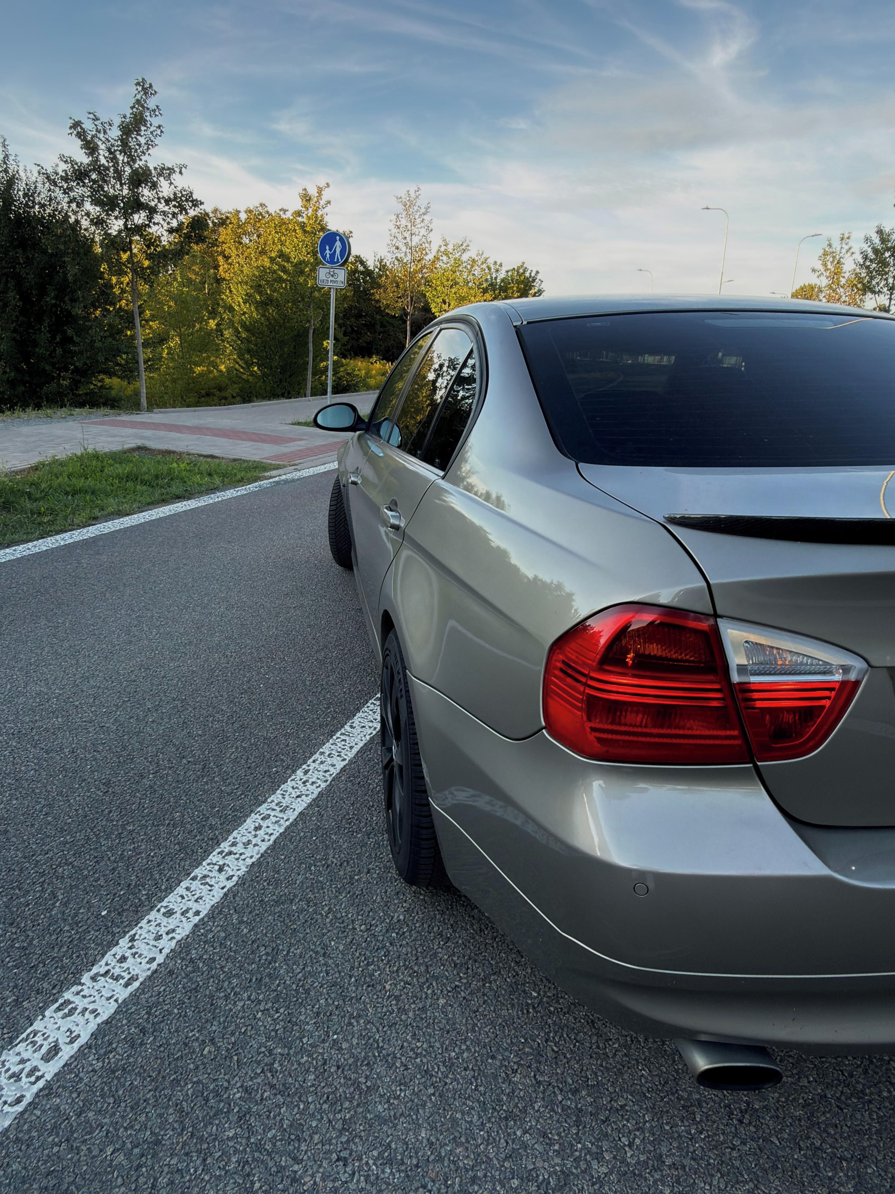BMW Řada 3, BMW E90 320i - 2.0 Benzin - fotka 4