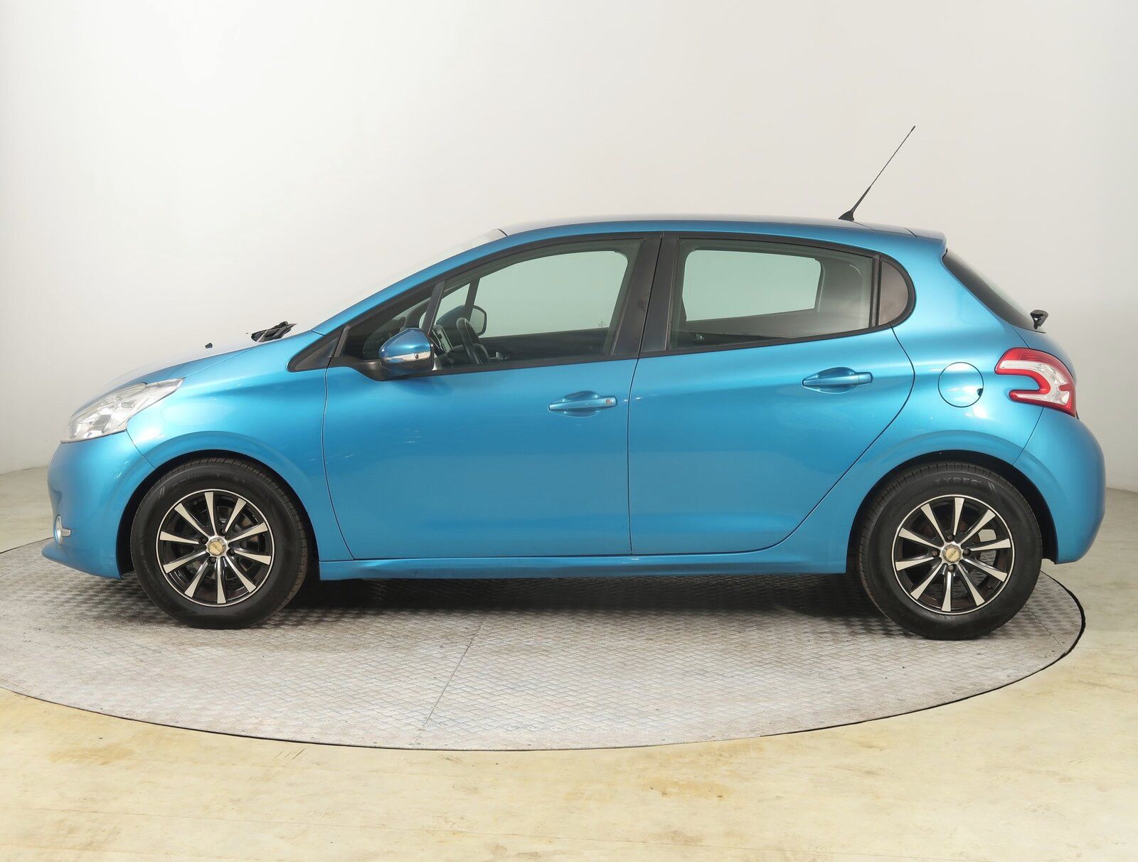 Peugeot 208, 1.4 HDI, po STK, CZ doklady - fotka 3