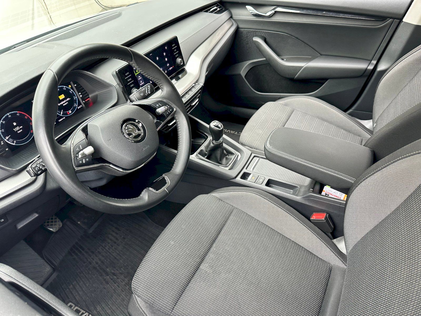 Škoda Octavia, 2.0 TDI 85kW Ambition Combi - fotka 6