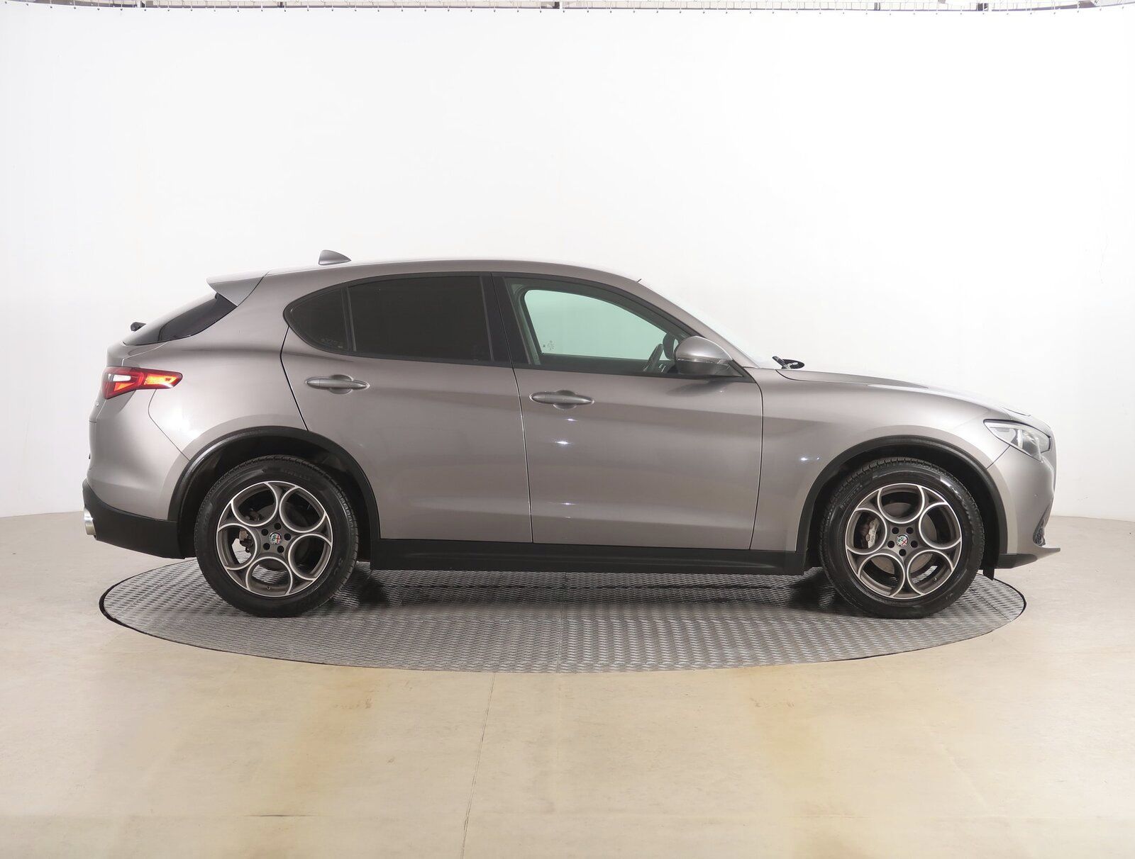 Alfa Romeo Stelvio, 2.2 Diesel, Automat - fotka 6