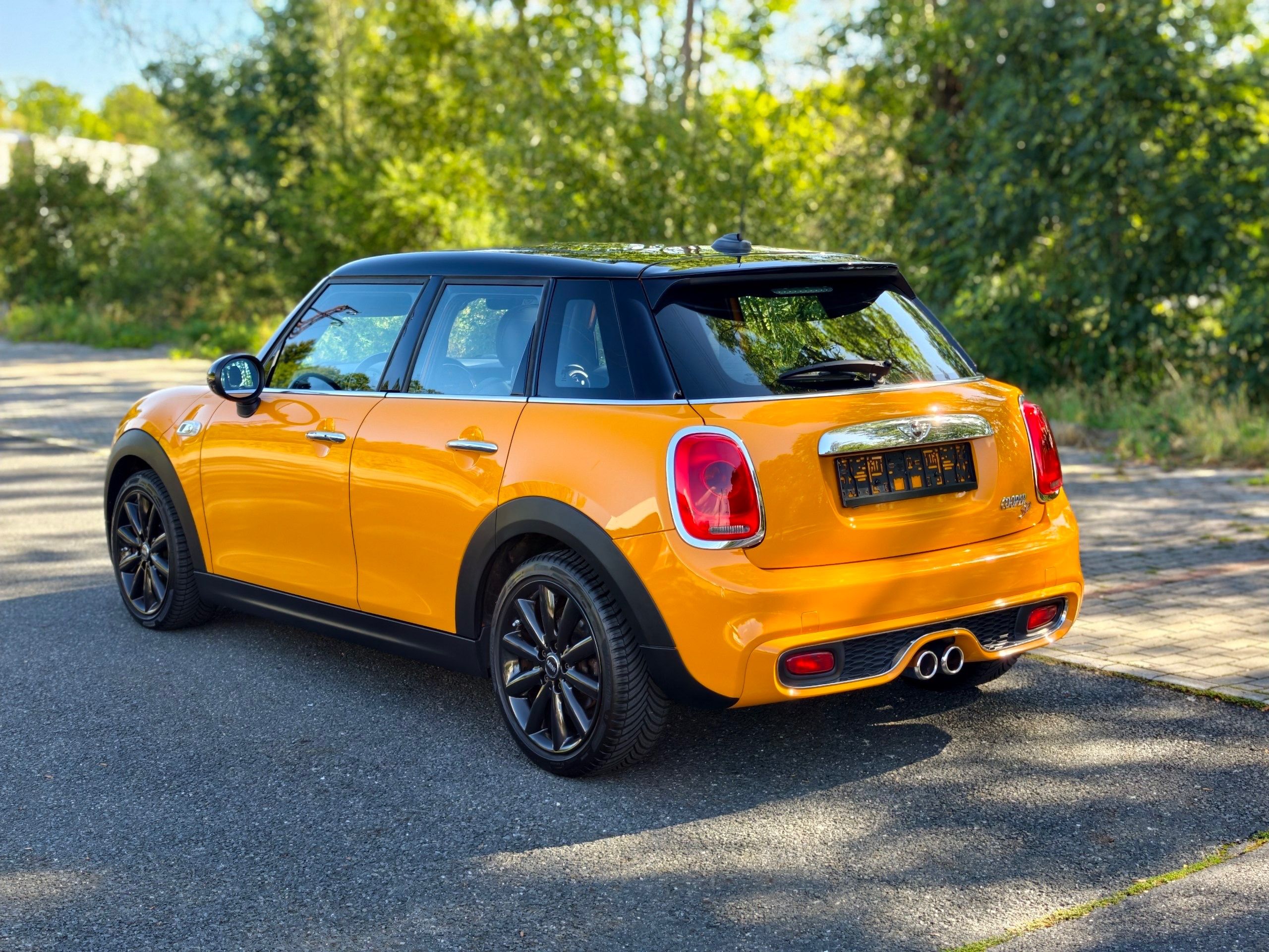 Mini Cooper S, MINI Cooper SD (F55) 5 dveří - fotka 4