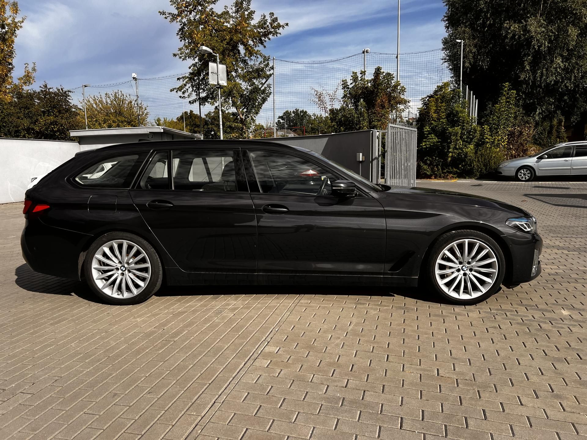 BMW Řada 5, 540d xDrive M-technic HUD - fotka 3
