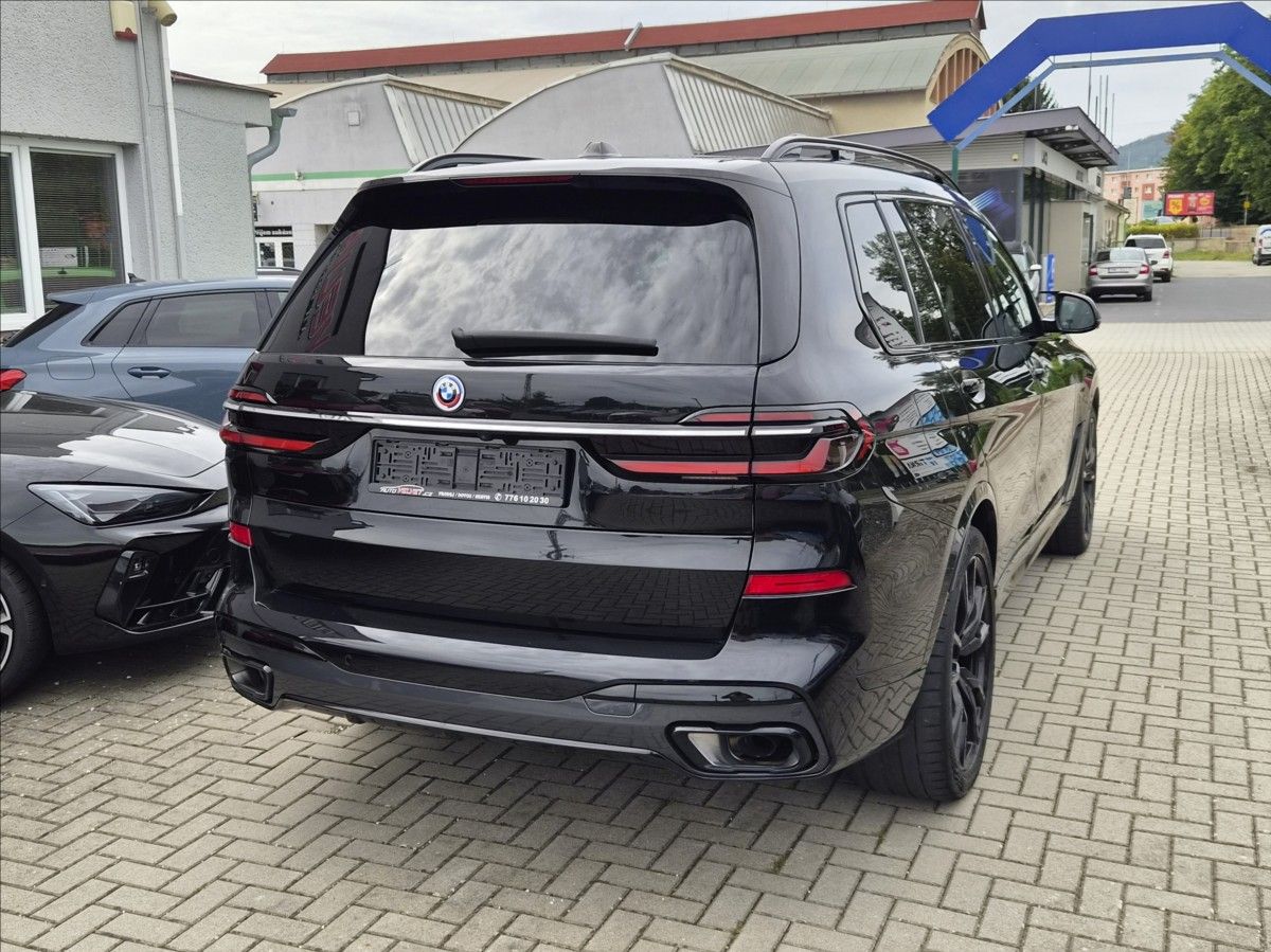 BMW X7, 40d M *HUD*SKY LOUNGE*TAŽNÉ* - fotka 3