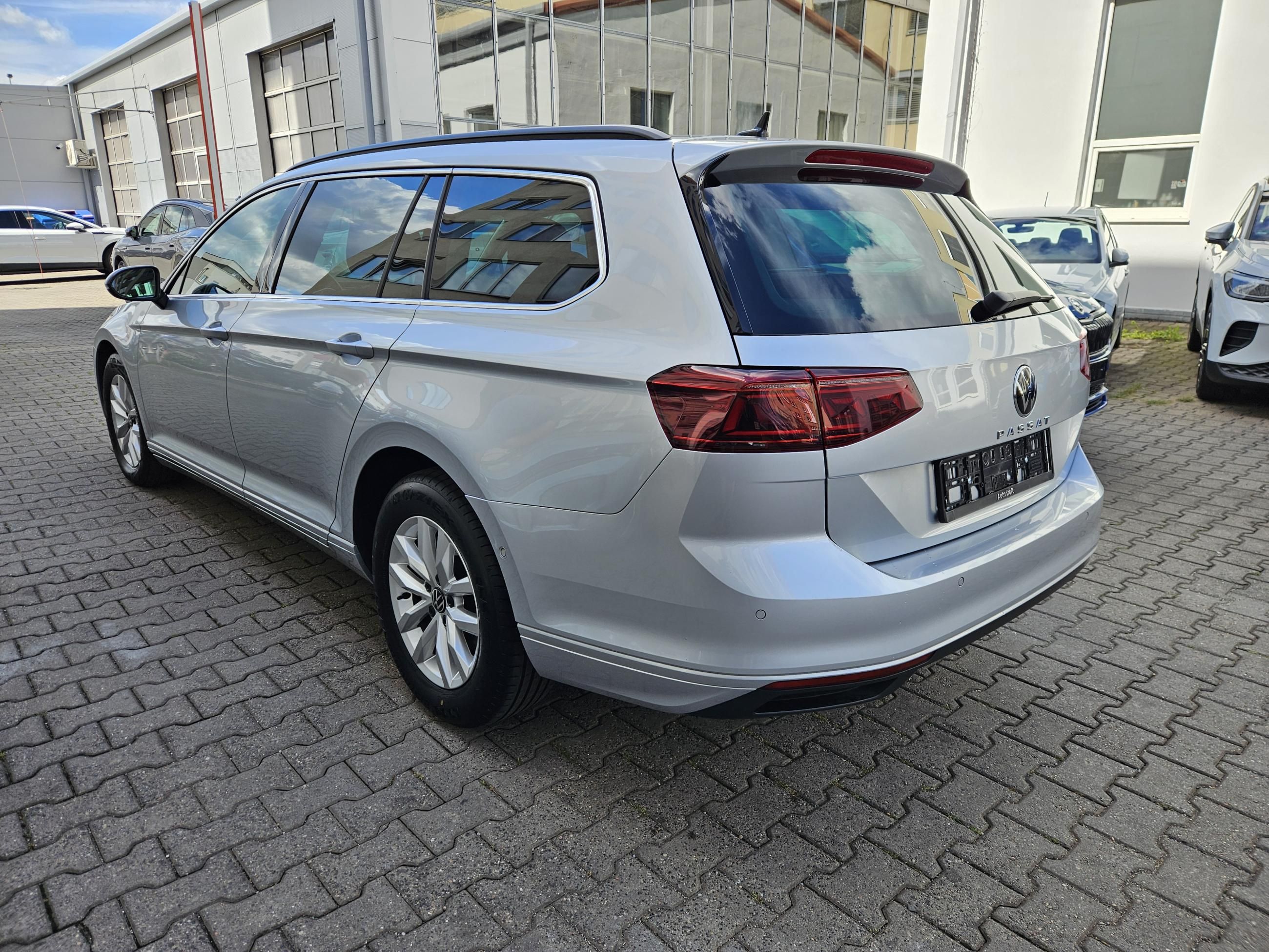 Volkswagen Passat Variant, 2.0 TDI 110kW DSG / Matrix - fotka 4