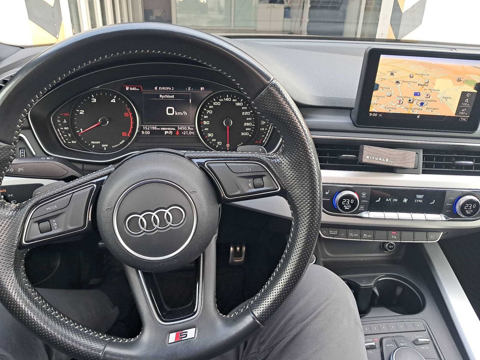 Audi A4, 2.0 TDI, S-Line, 4X4, Automat - fotka 3