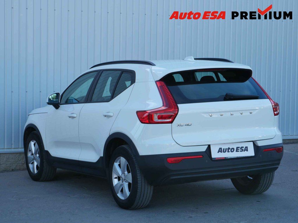 Volvo XC40, 1.5T,ČR,Momentum,AT - fotka 6