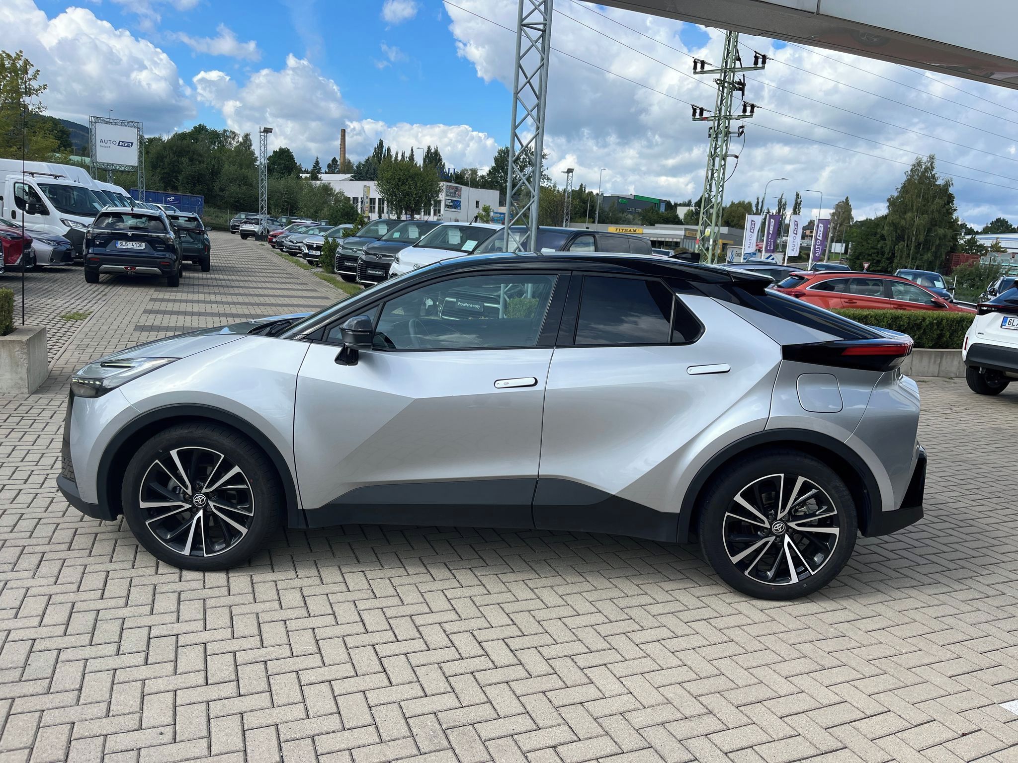 Toyota C-HR, 1.8 Hybrid e-CVT Executive DPH - fotka 3