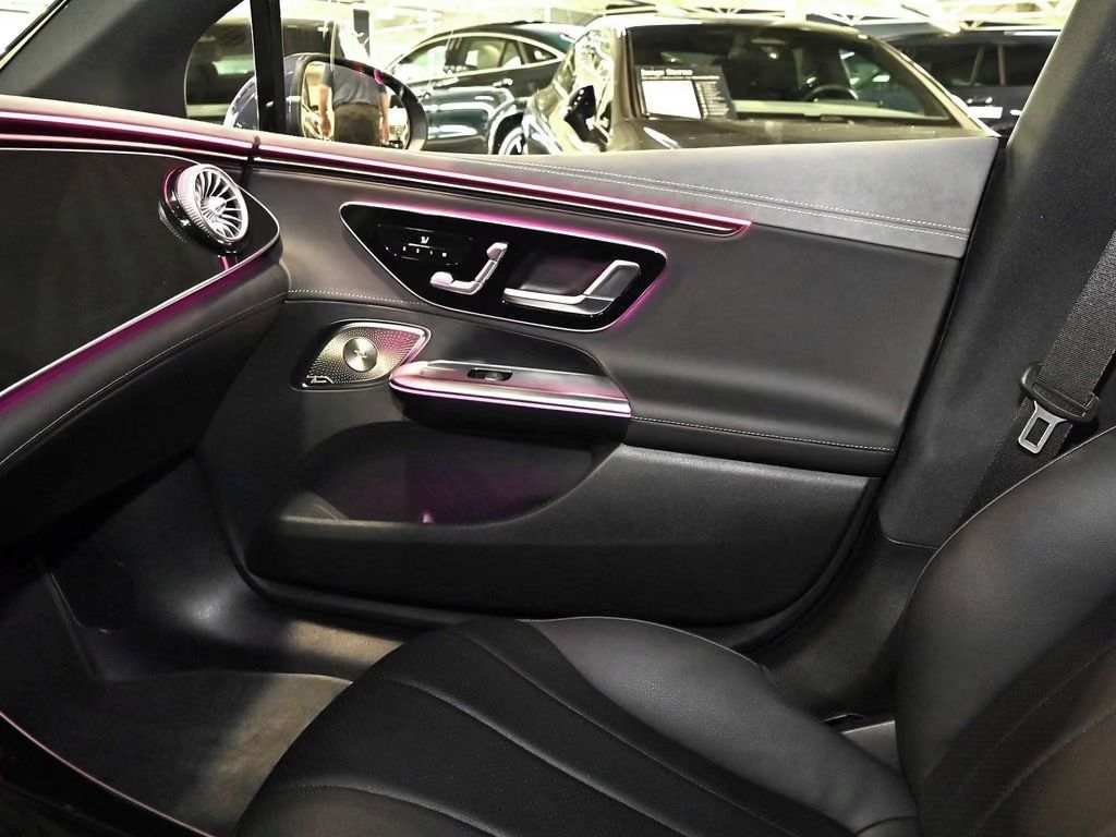 Mercedes-Benz EQE, 300 Edition Electric Art*Kůže* - fotka 6