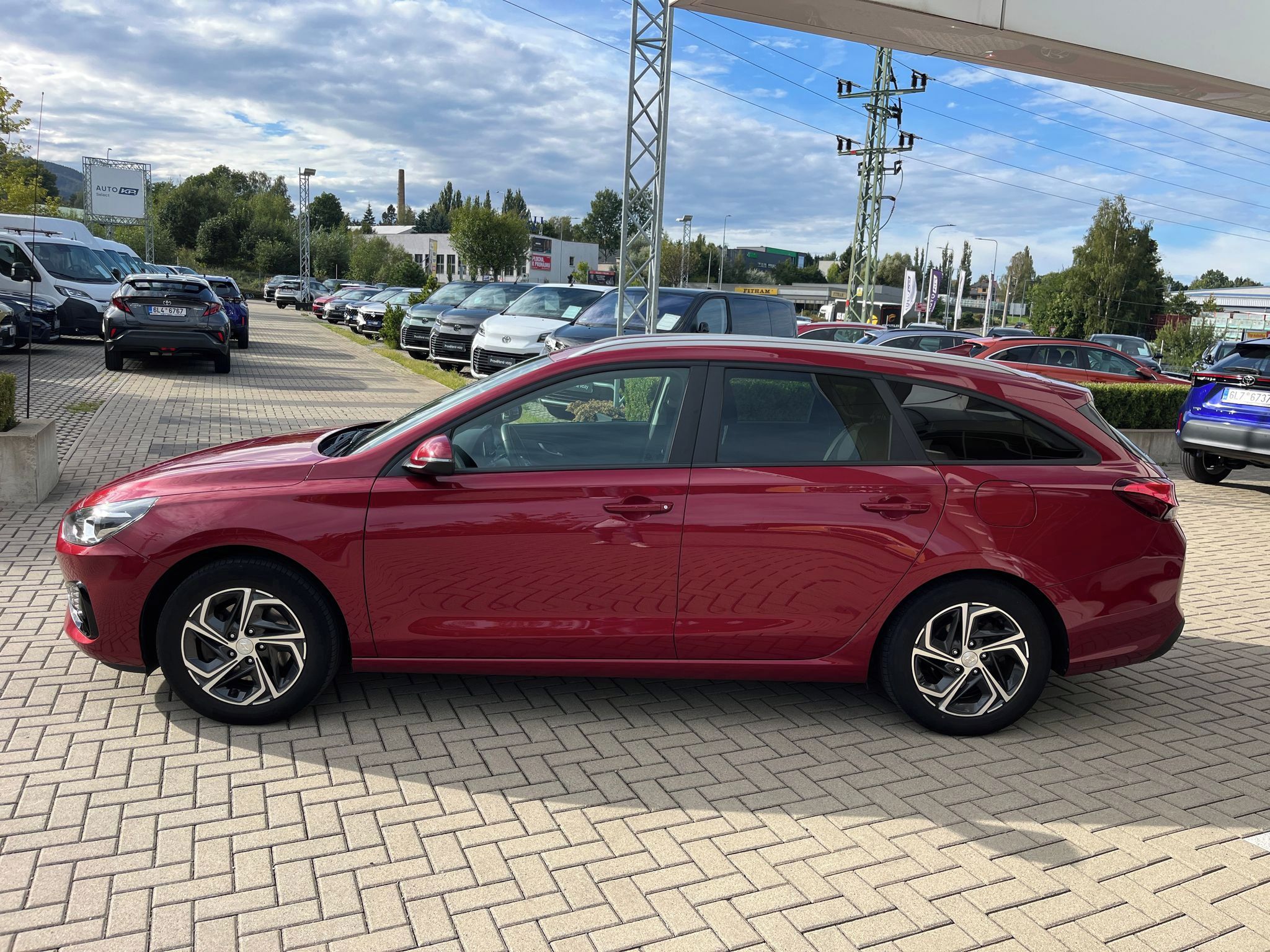 Hyundai i30, 1.5i 110k Comfort Climate + TZ - fotka 3