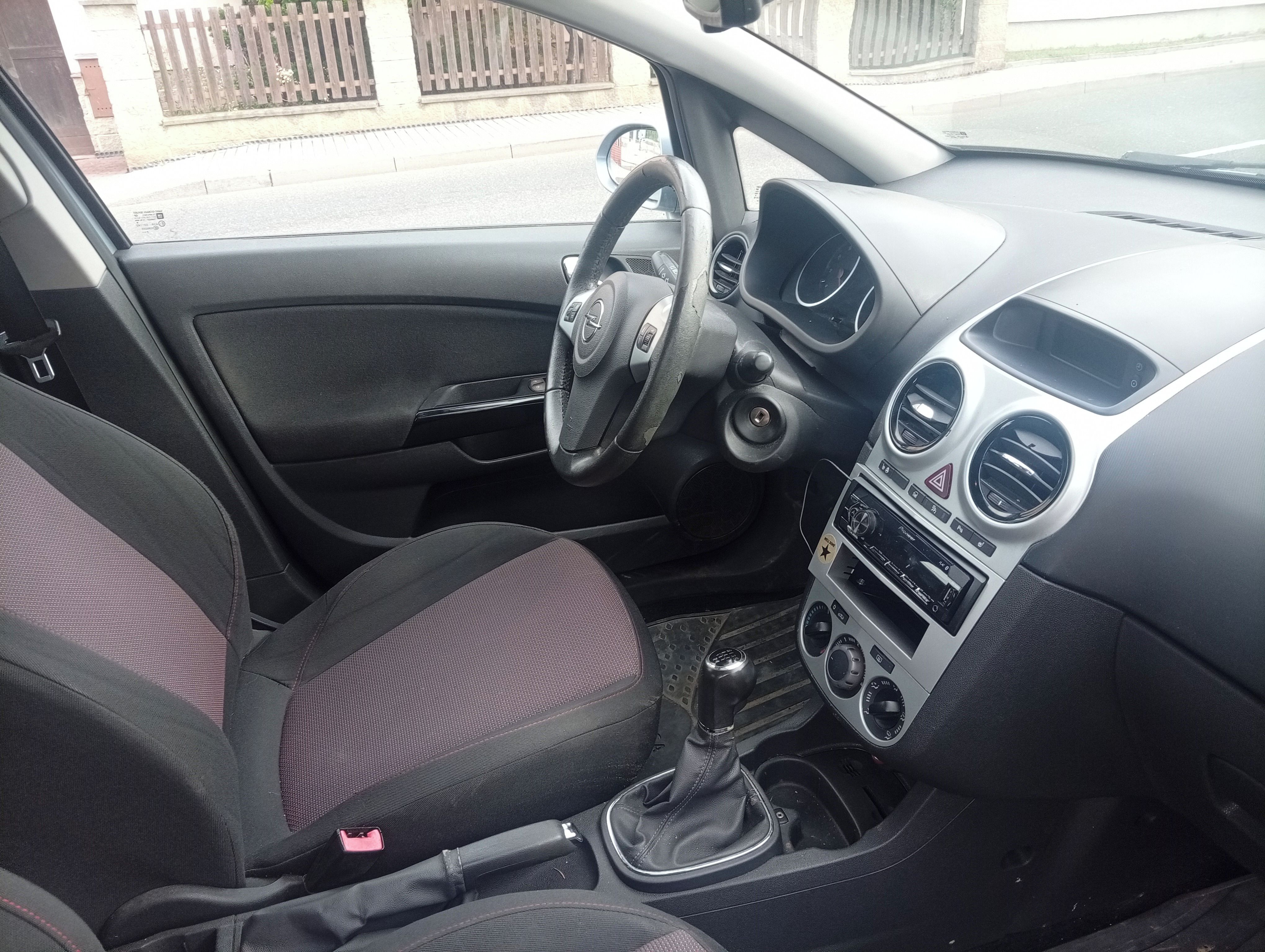 Opel Corsa, 1.4 16 V - fotka 6