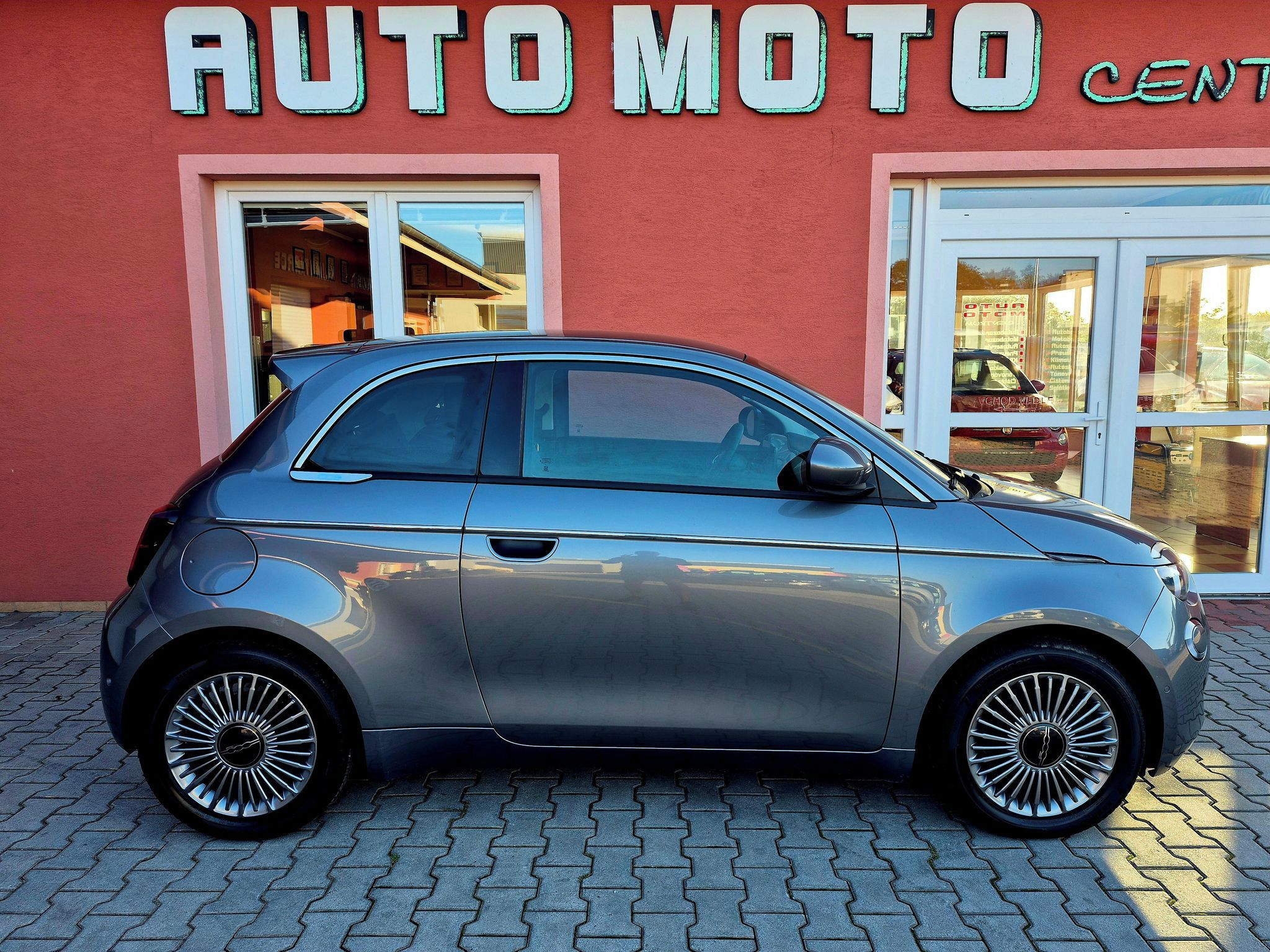 Fiat 500E, 42kwh 87KW ICON (ODPOČET DPH) - fotka 5