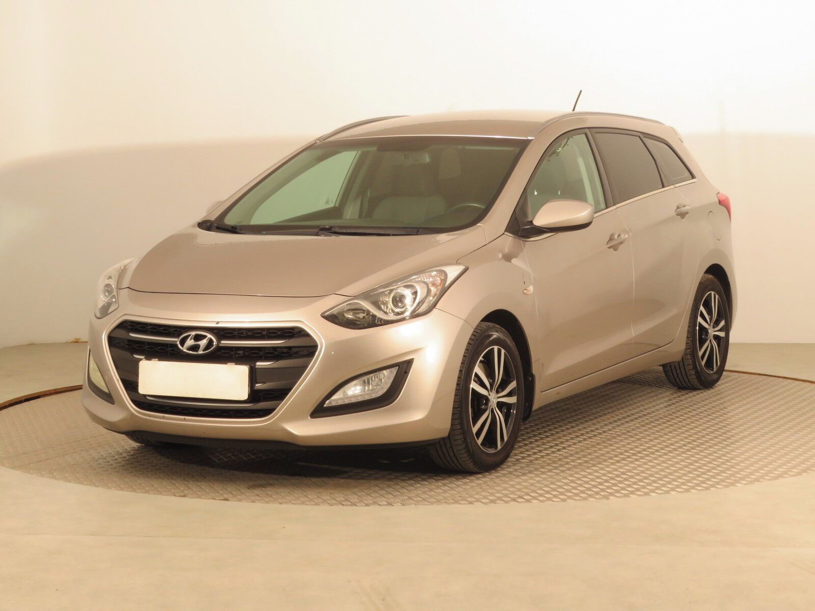 Hyundai i30, 1.6 MPI, Serv.kniha - fotka 2
