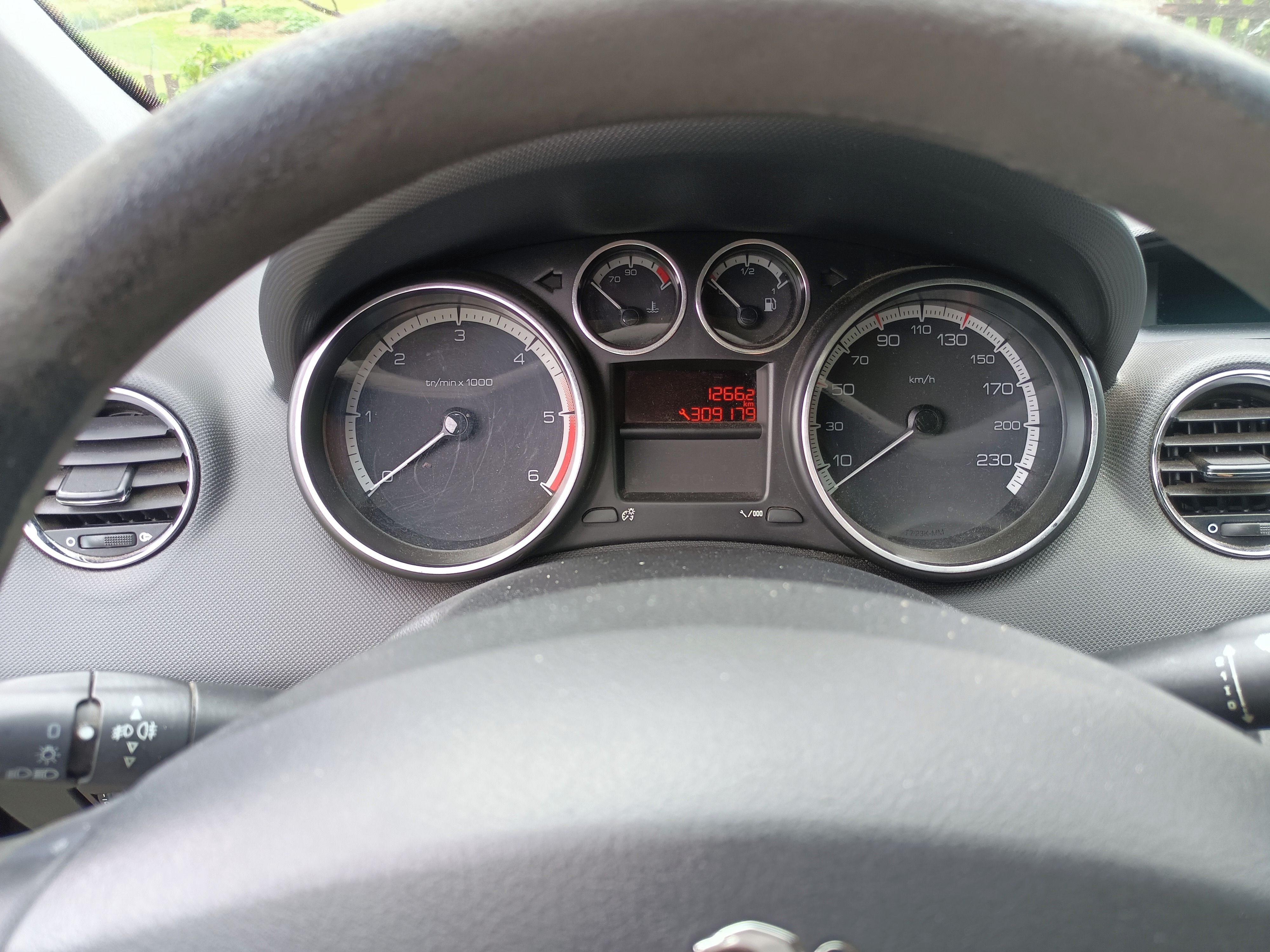 Peugeot 308, 1,6 diesel kombi - fotka 4