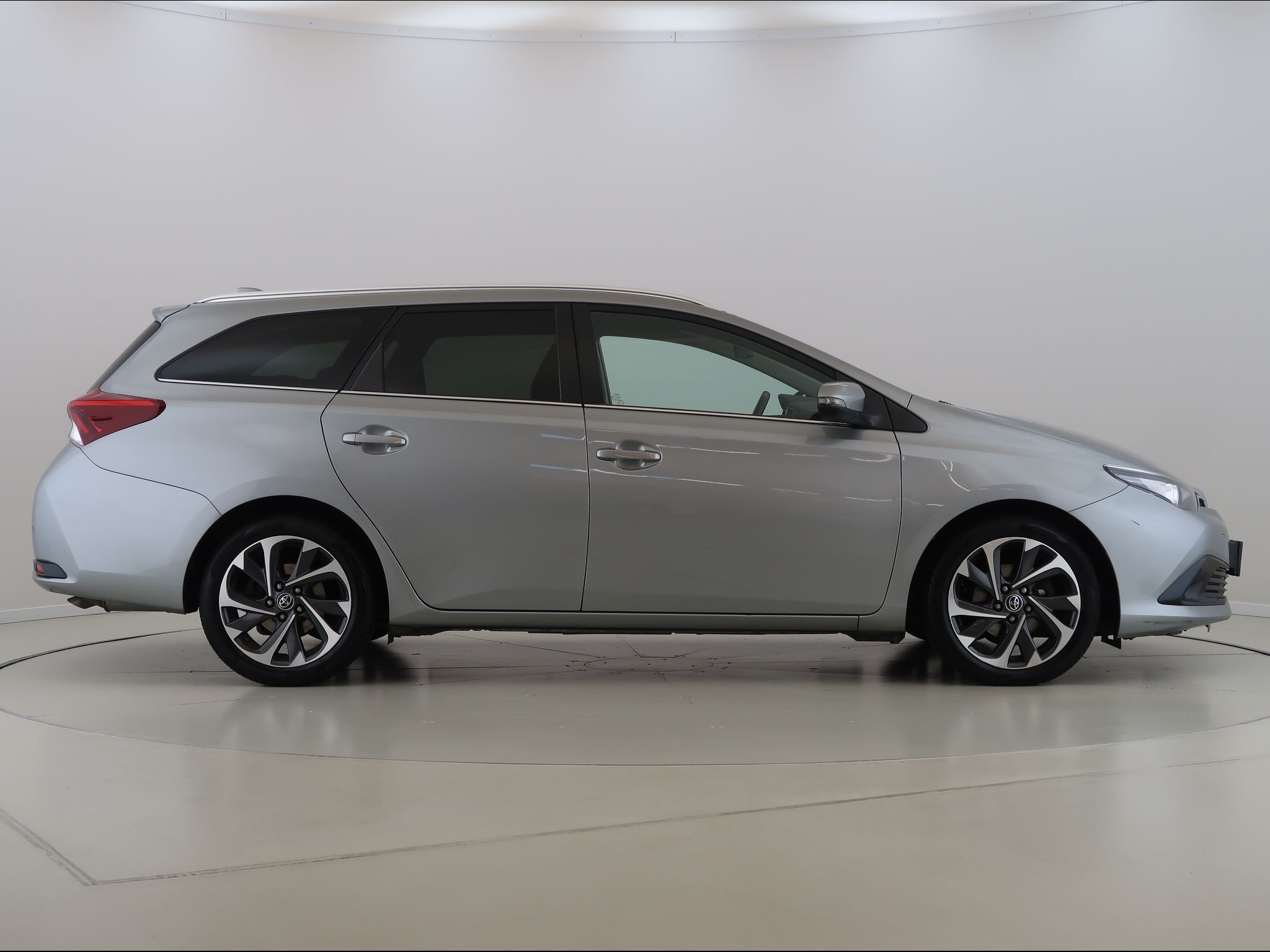 Toyota Auris, 1.6D,82KW,Manuál,Touring Sport - fotka 4