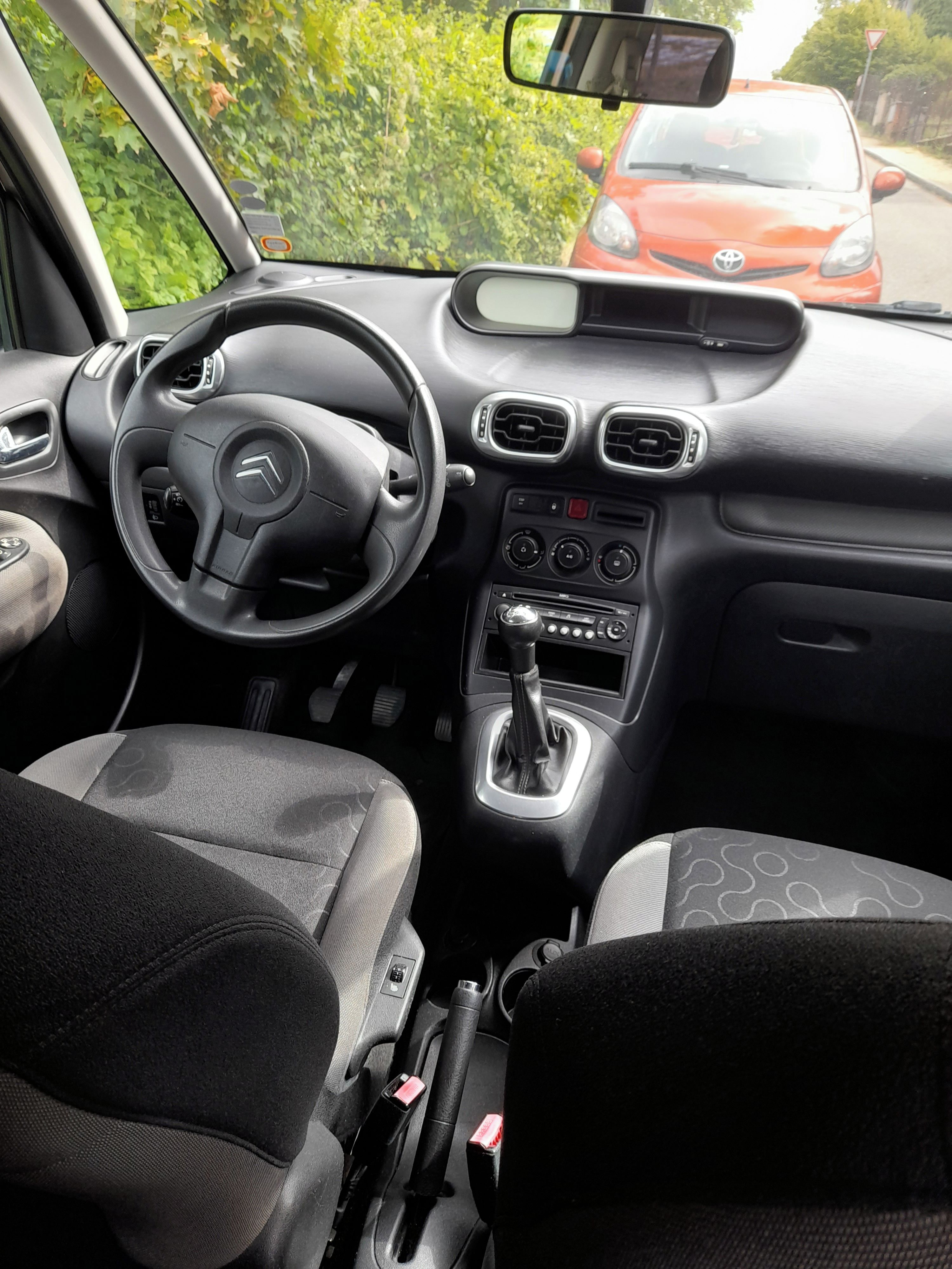 Citroën C3 Picasso, Prodám c3 Picasso r.v.2009.1.6 - fotka 2