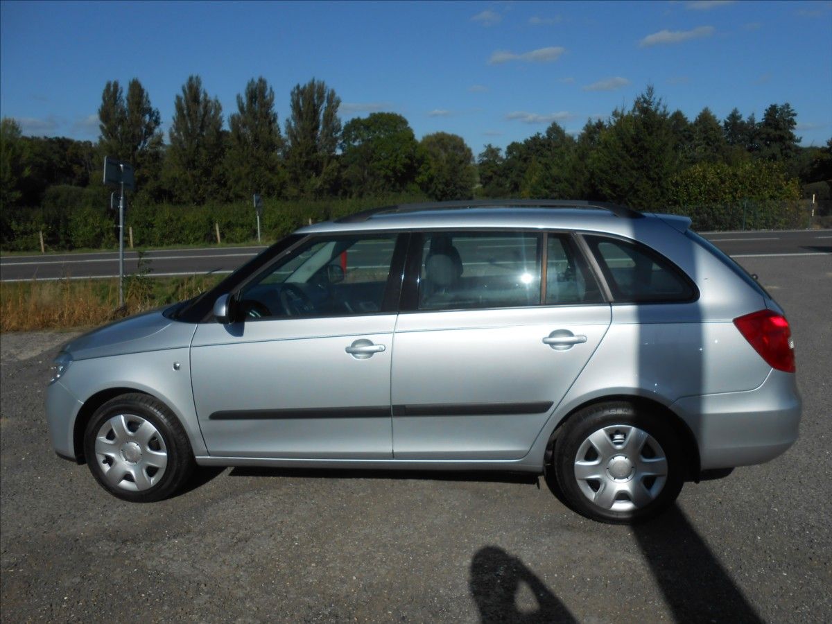 Škoda Fabia, 1,4 i 16V KOMBI KLIMA - fotka 6