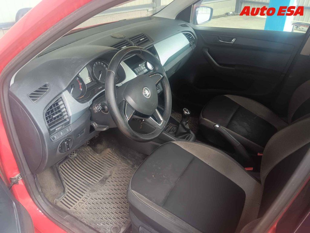 Škoda Fabia, 1.2 TSi,1.maj,ČR - fotka 3