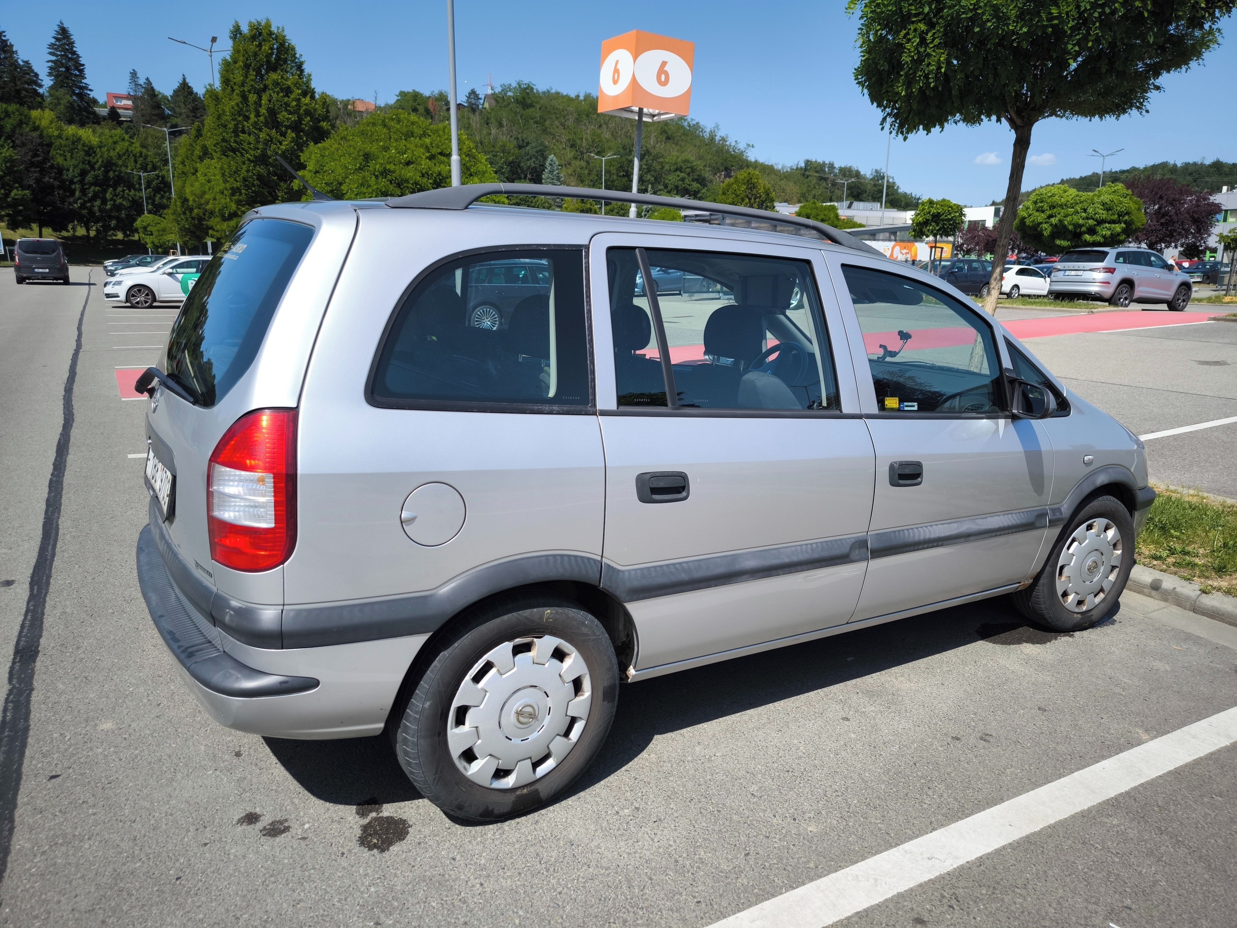 Opel Zafira, 1,6 16V, 7 míst - fotka 5