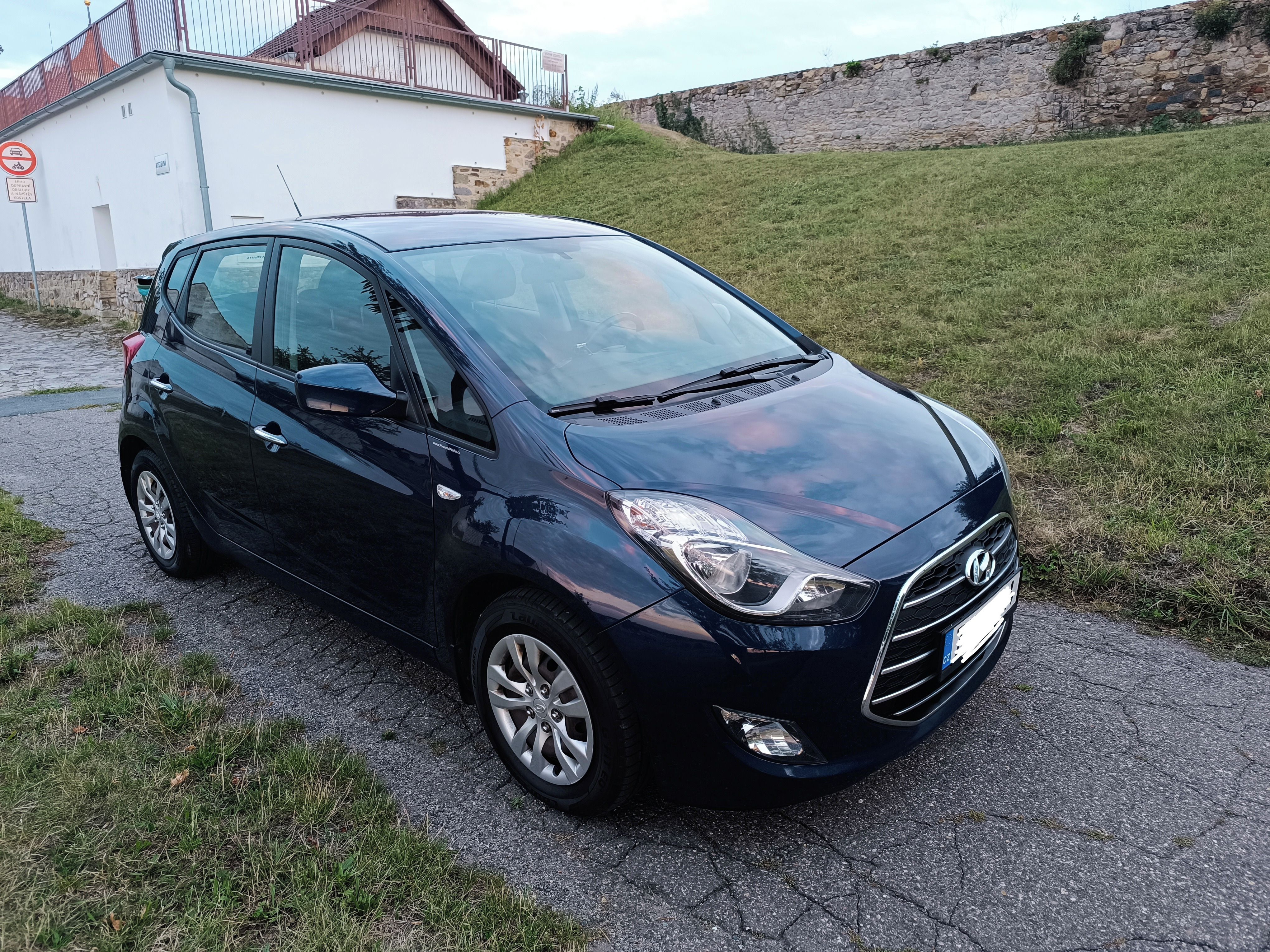 Hyundai ix20, 1,6 benzín 91kW, ČR, 2.maj. - fotka 3
