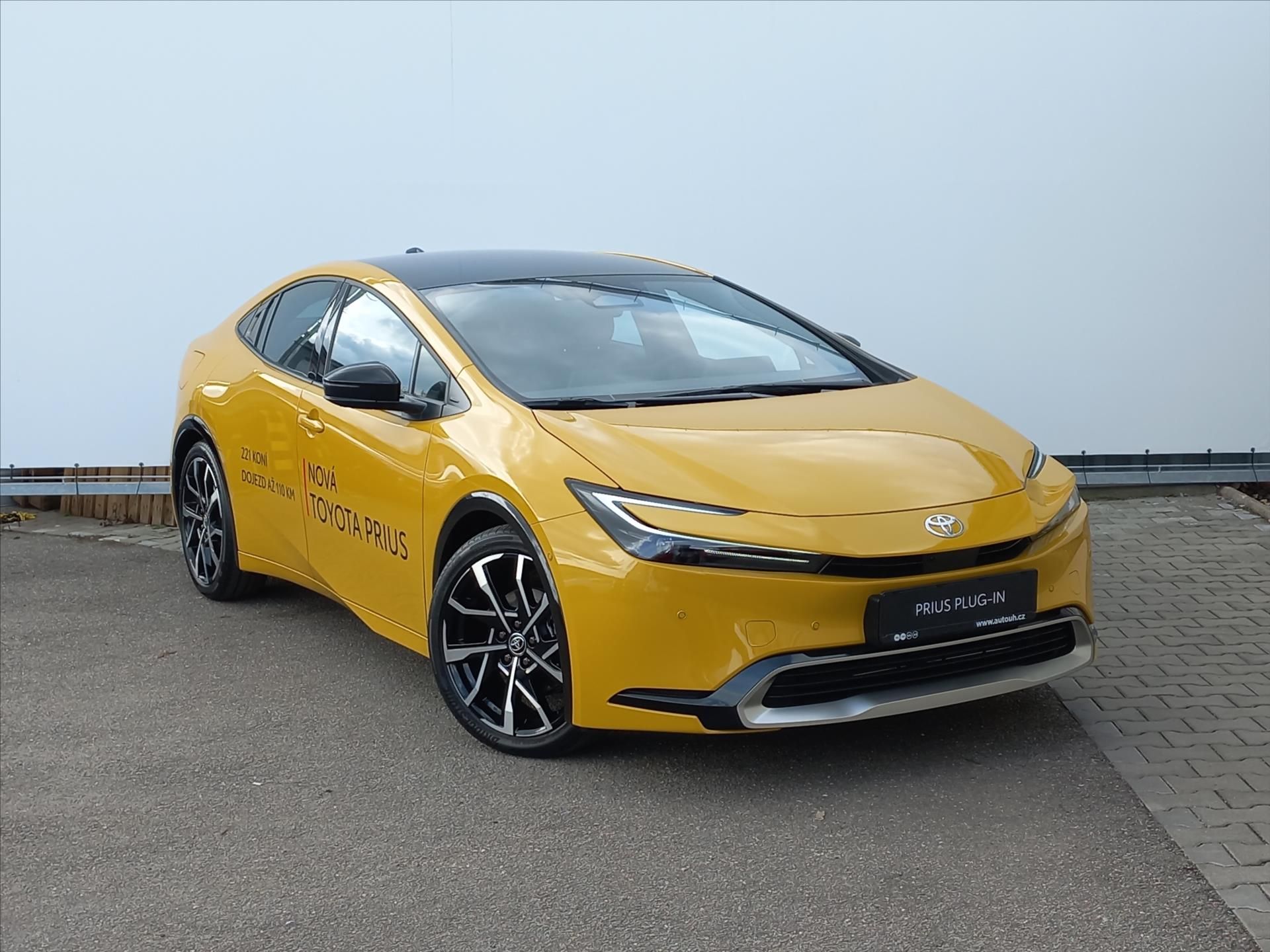 Toyota Prius, 2,0 Plug-in Hybrid e-CVT 223k - fotka 5