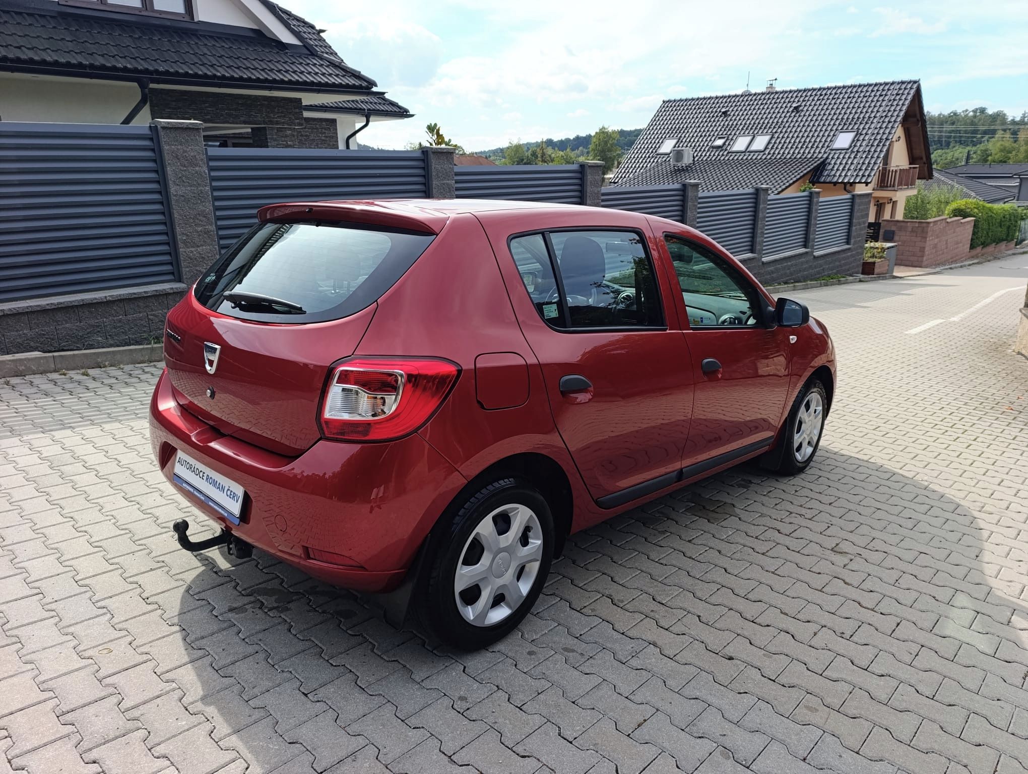 Dacia Sandero, 1.maj,ČR,serv.k,záruka,tažné! - fotka 3