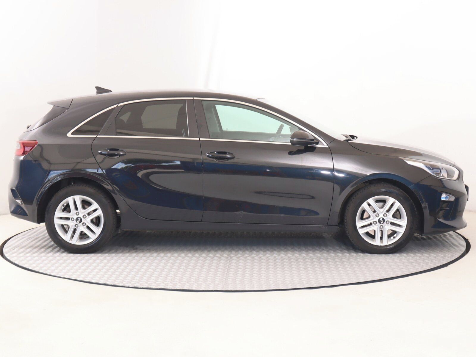 Kia Cee´d, 1.6 CRDi MHEV, Gold - fotka 6