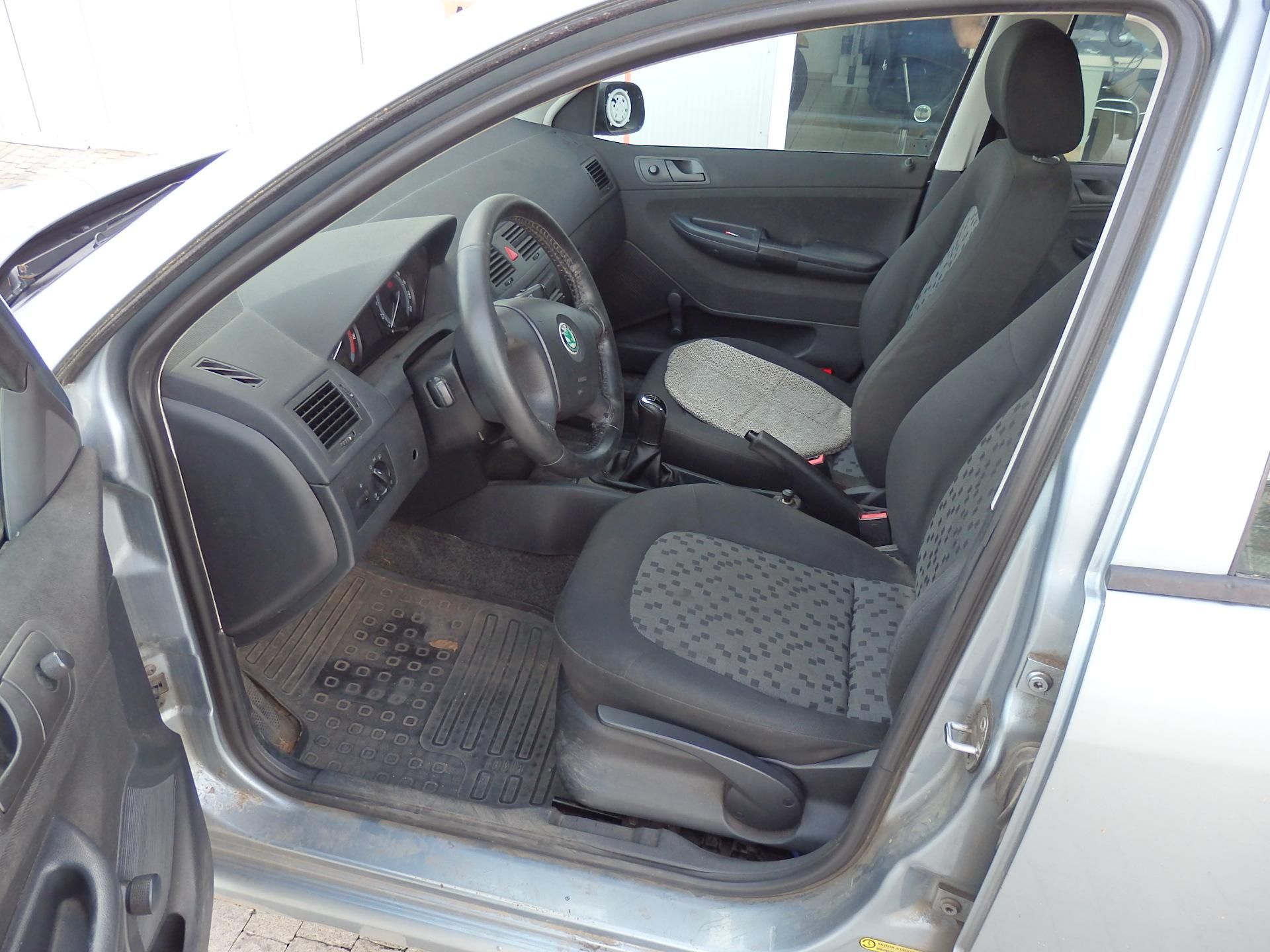 Škoda Fabia, 1.2 HTP 47 kW 2x AIRBAG, ABS - fotka 6