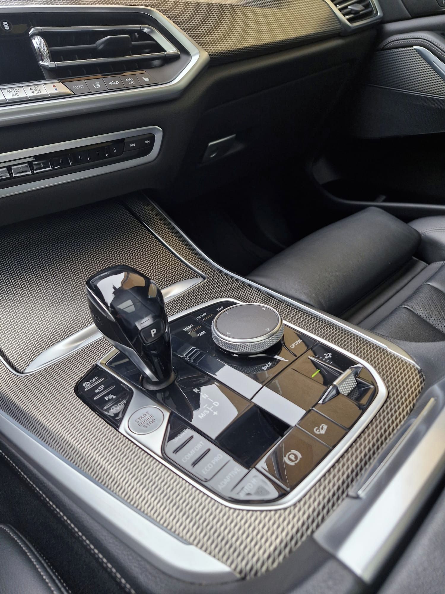 BMW X5, xDrive40i / PLNÁ VÝBAVA - fotka 5
