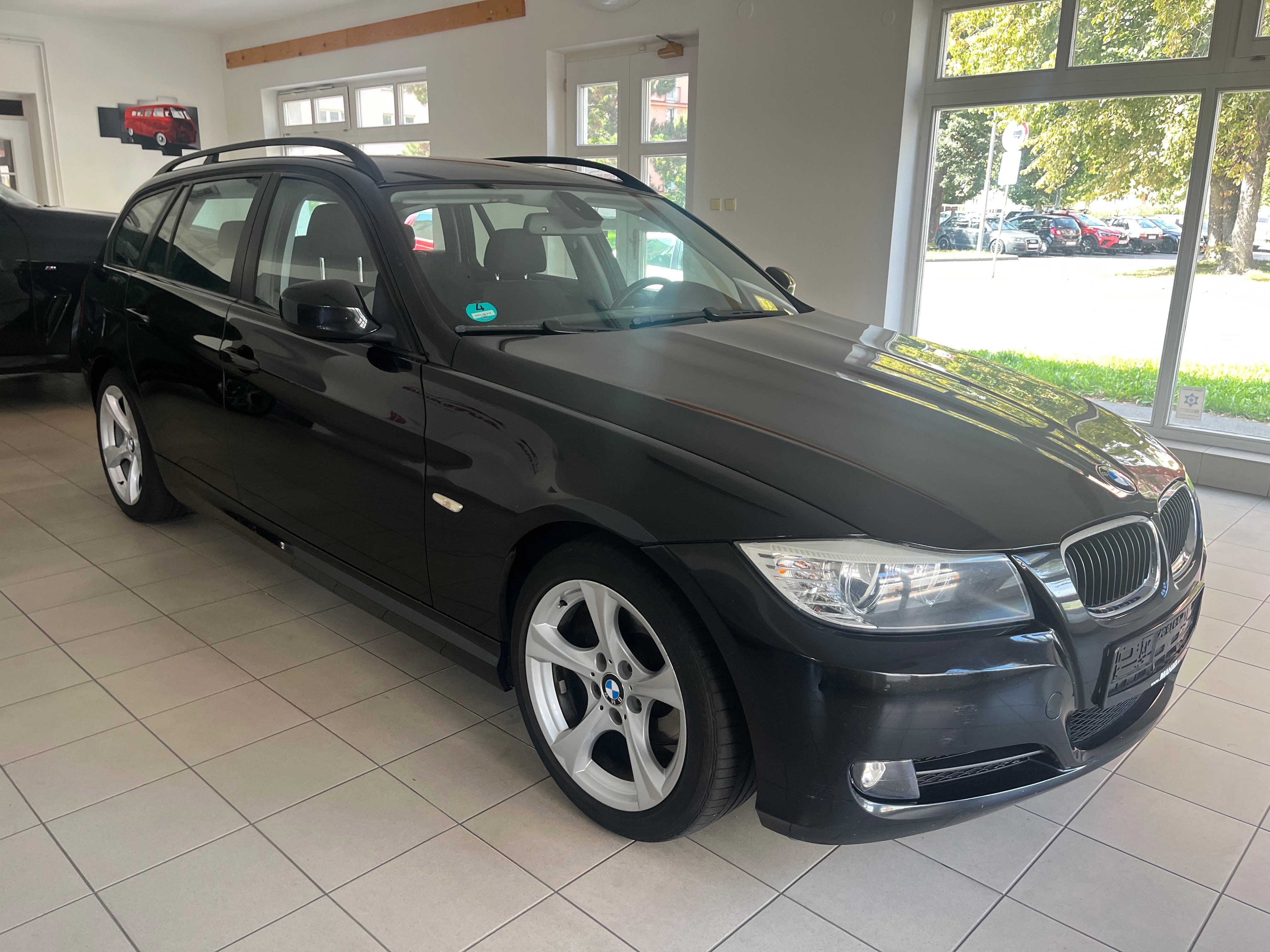 BMW Řada 3, 318i e91 LCI - fotka 3