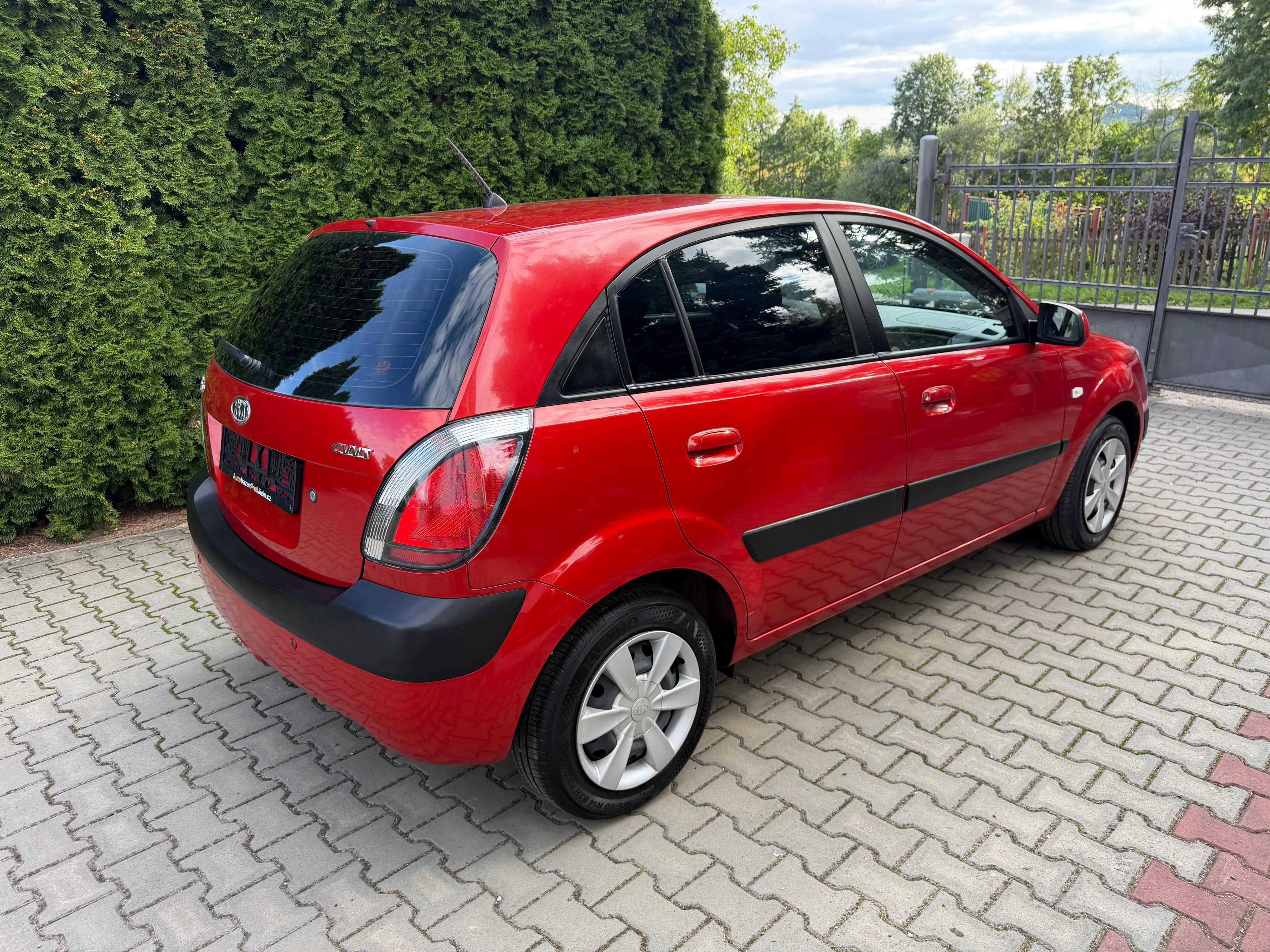 Kia Rio, 1,6i/82kw Nová STK klima - fotka 4