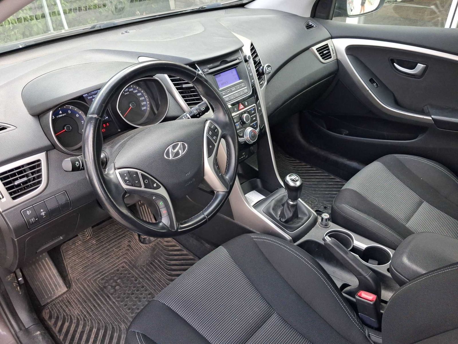 Hyundai i30, 1.6 MPI, ČR,1.maj, Serv.kniha - fotka 3