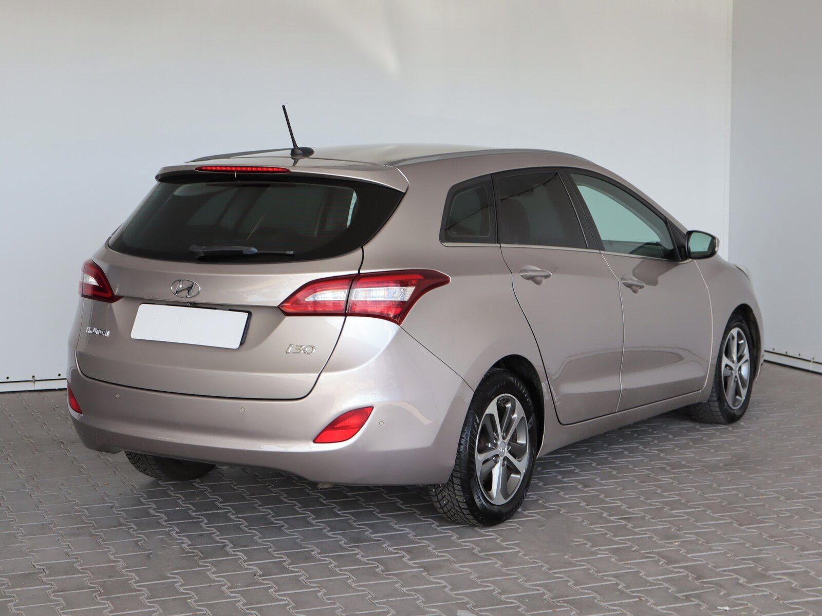 Hyundai i30, 1.6 CRDi, Automat - fotka 5