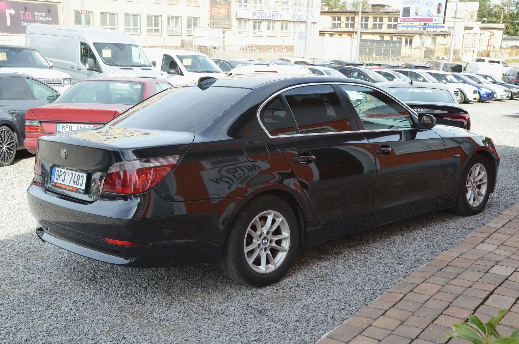 BMW Řada 5, 520i 125kW / XENON / STK 04/28 - fotka 6
