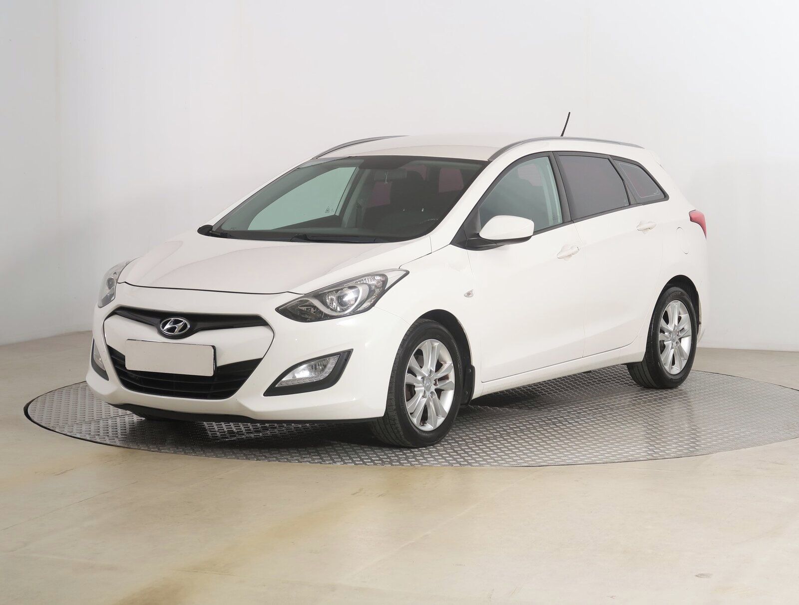 Hyundai i30, 1.6 MPI, Serv.kniha - fotka 2