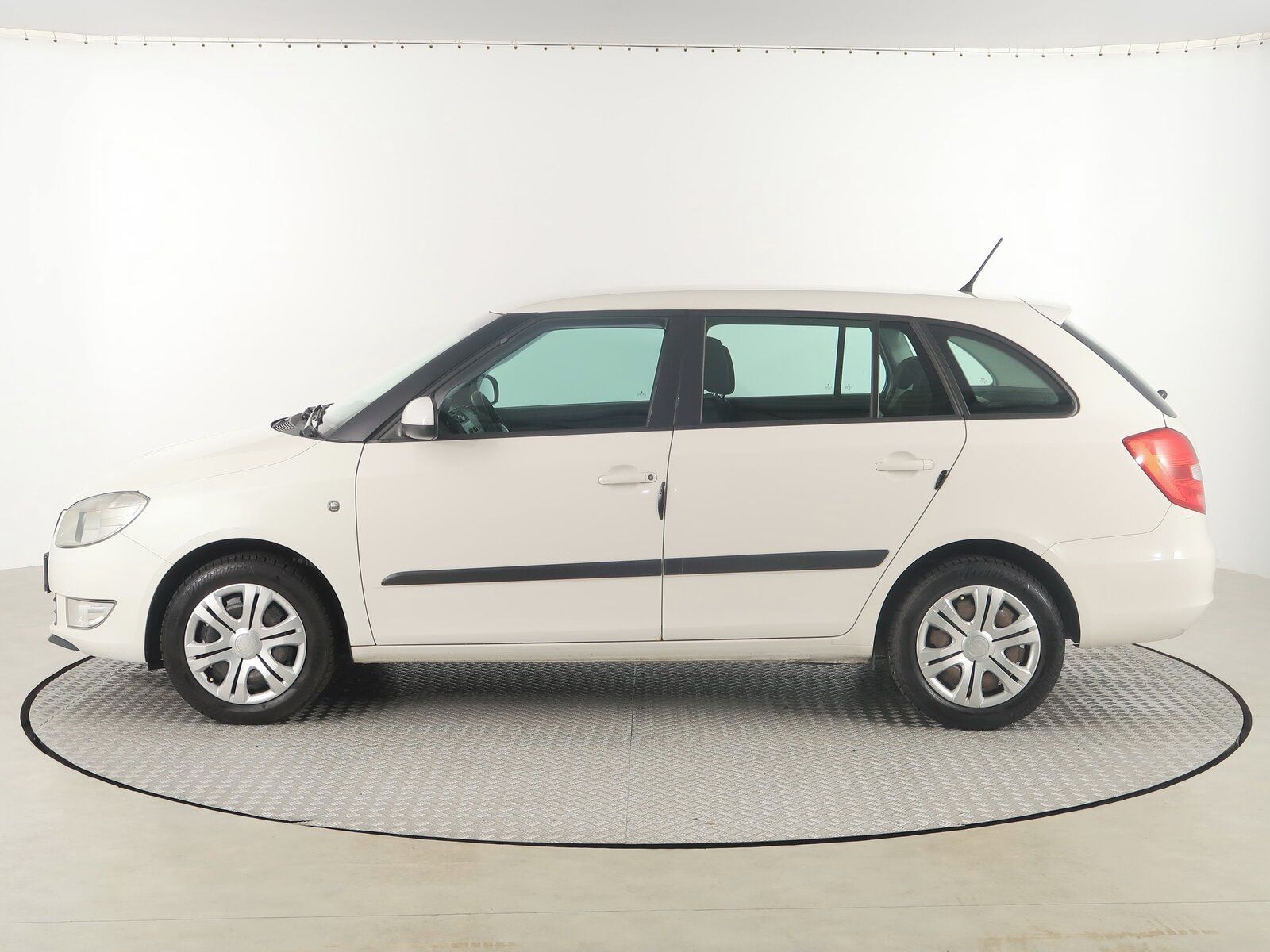 Škoda Fabia, 1.2 TSI, po STK, zamluveno - fotka 3