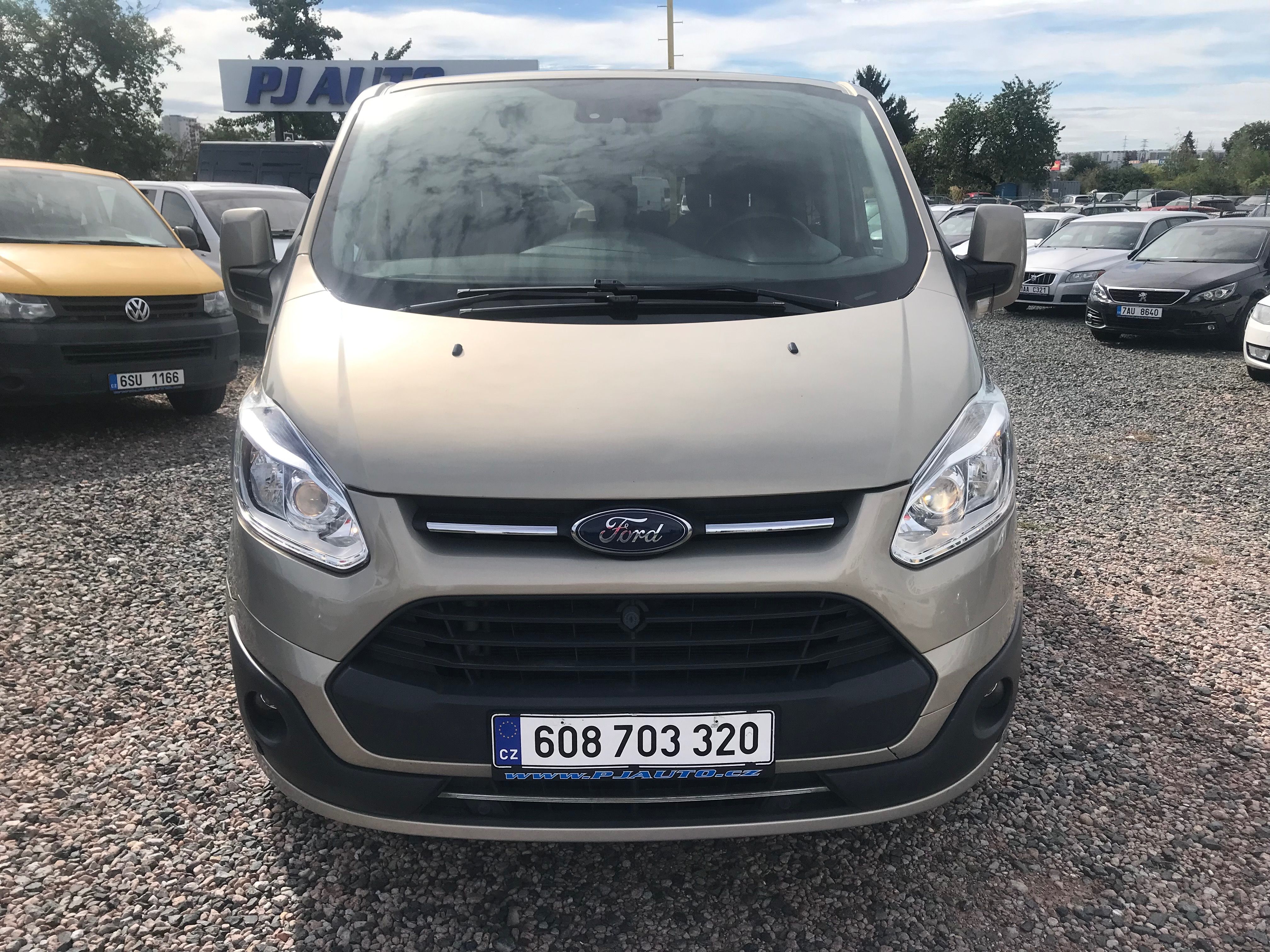 Ford Tourneo Custom, 2.0 TCDI 125 KW,L2,8-MÍST,DPH - fotka 2