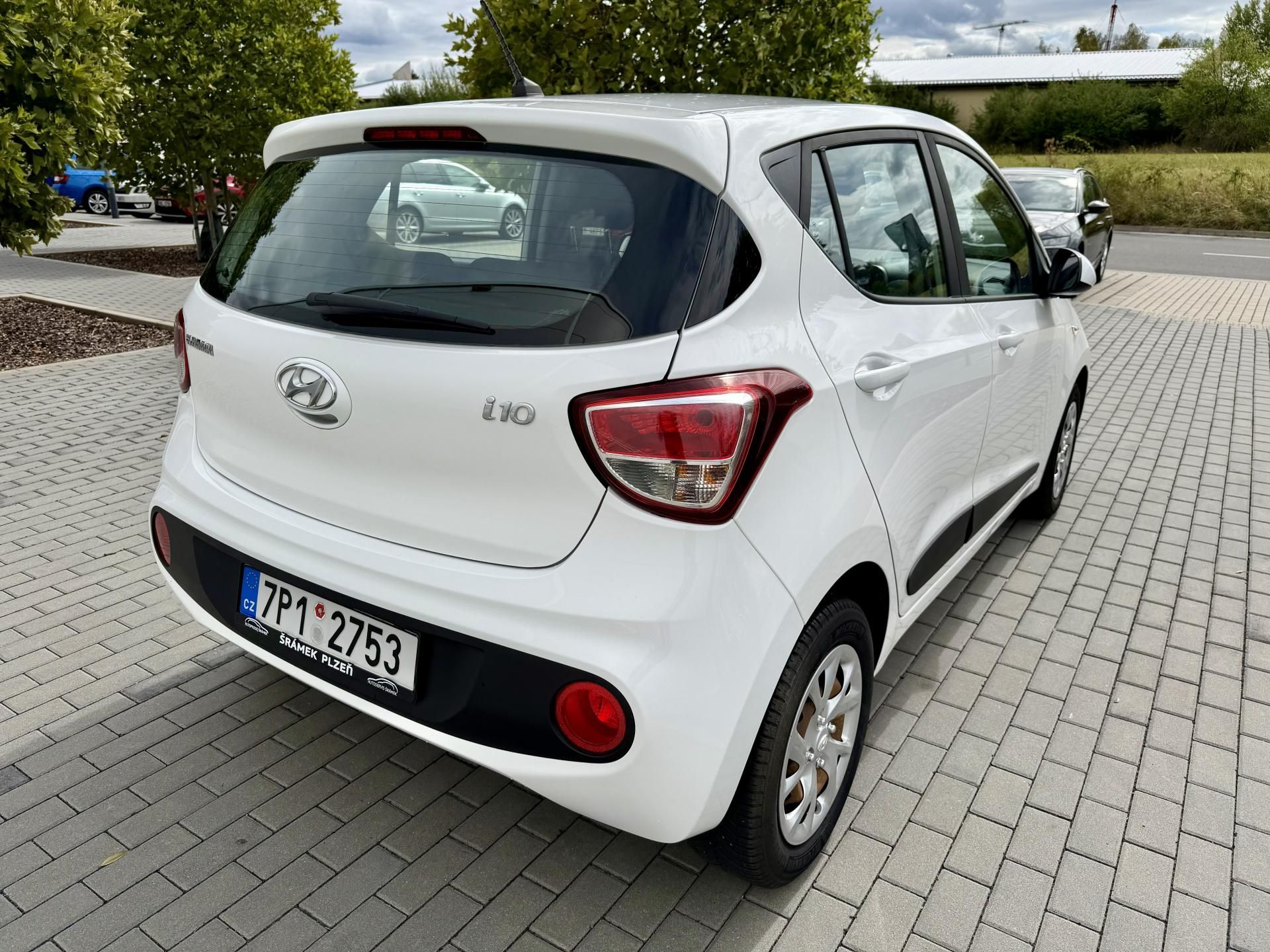 Hyundai i10, 1.0 49kW Family koup. ČR!!! - fotka 4
