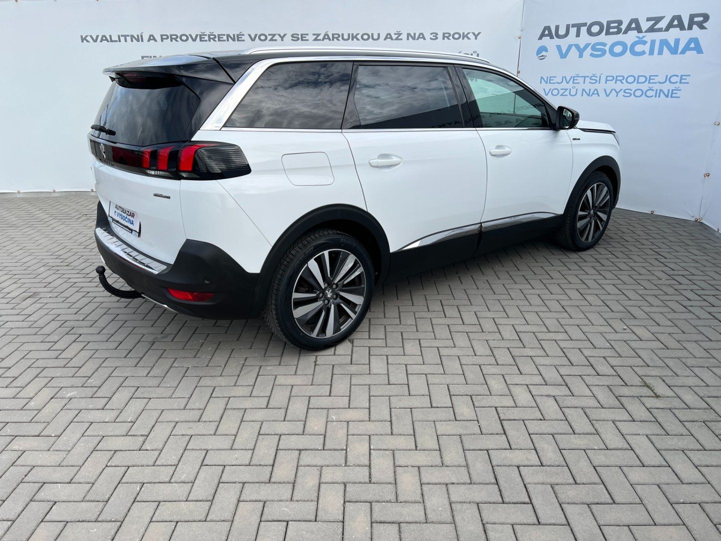 Peugeot 5008, 1.2PT 96kW GT Line + 7-míst - fotka 4