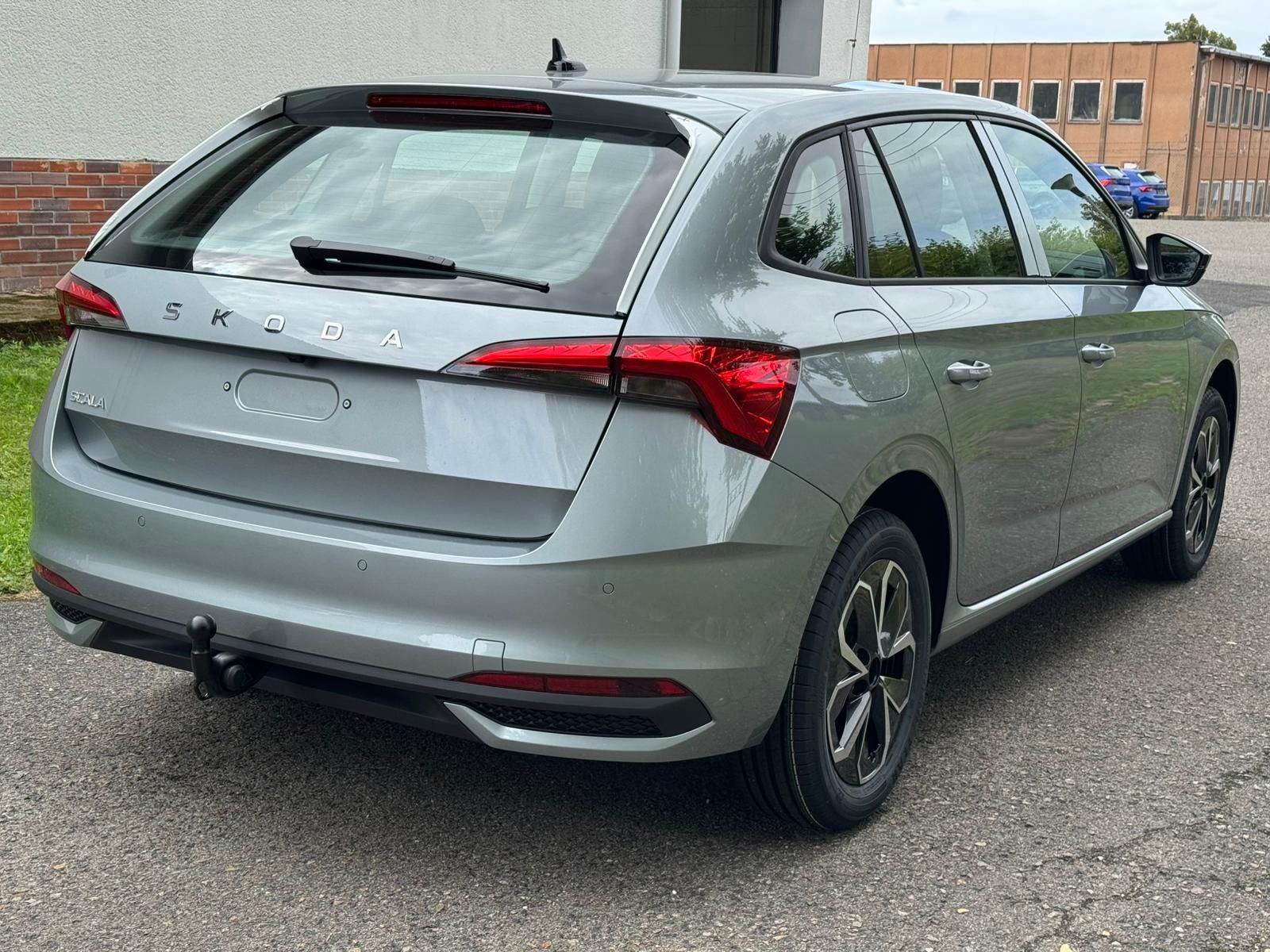 Škoda Scala, 1,0 TSI 85kW DSG Classic - fotka 5