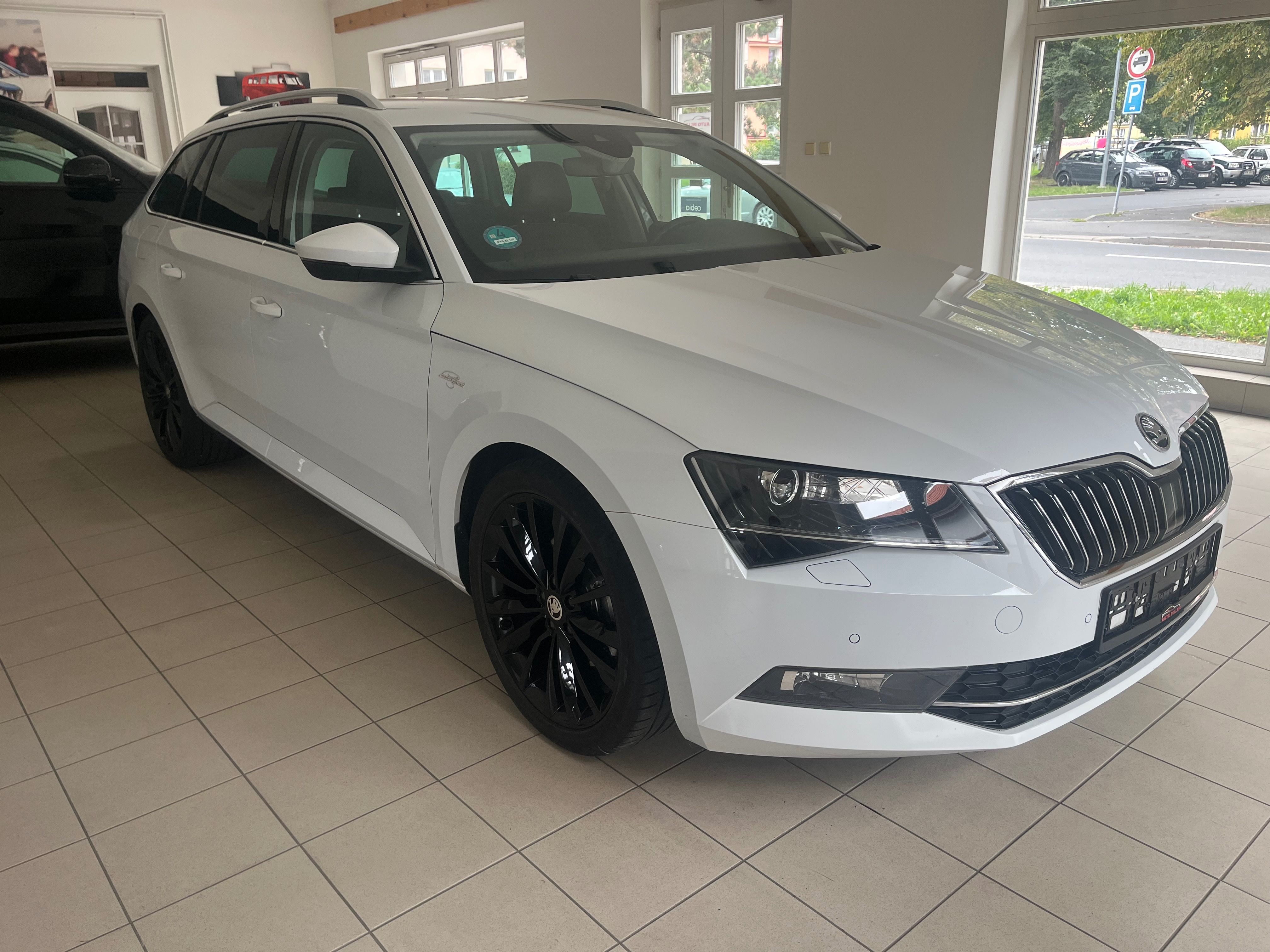 Škoda Superb, Laurin & Klement 2,0 Tdi 140kw - fotka 3