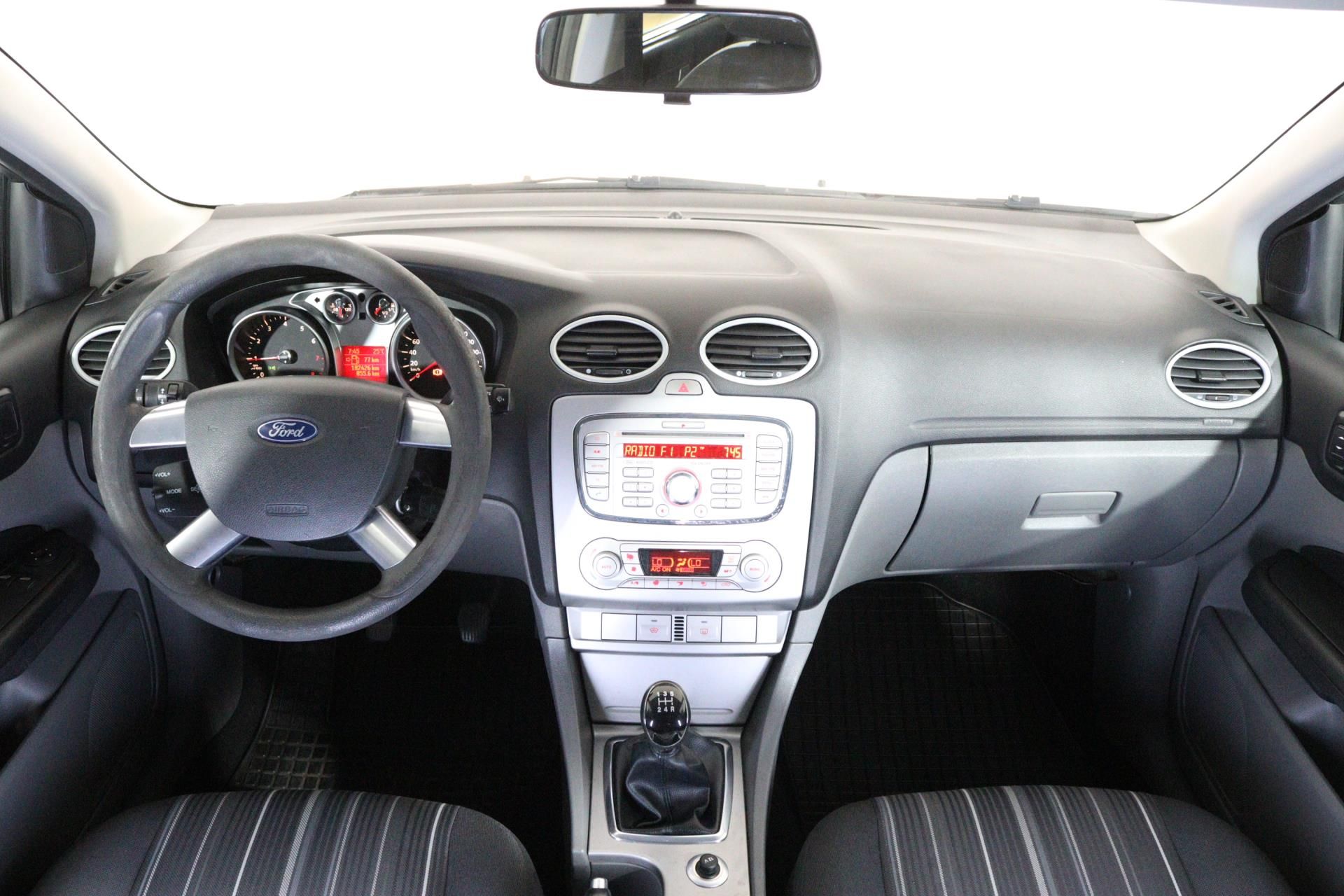Ford Focus, 1,6 i 74 kW - fotka 5