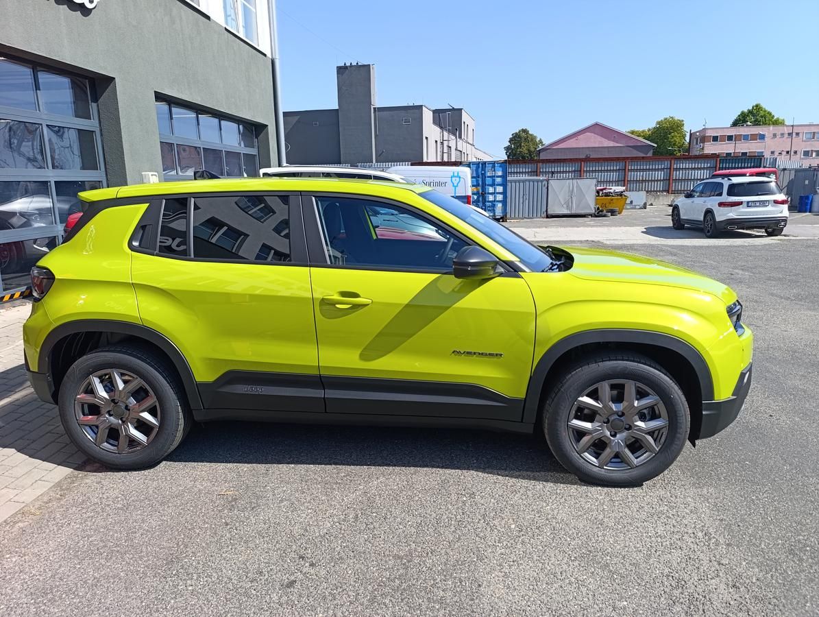 Jeep Avenger, Altitude 1.2 Tur. e-Hybrid aut - fotka 6