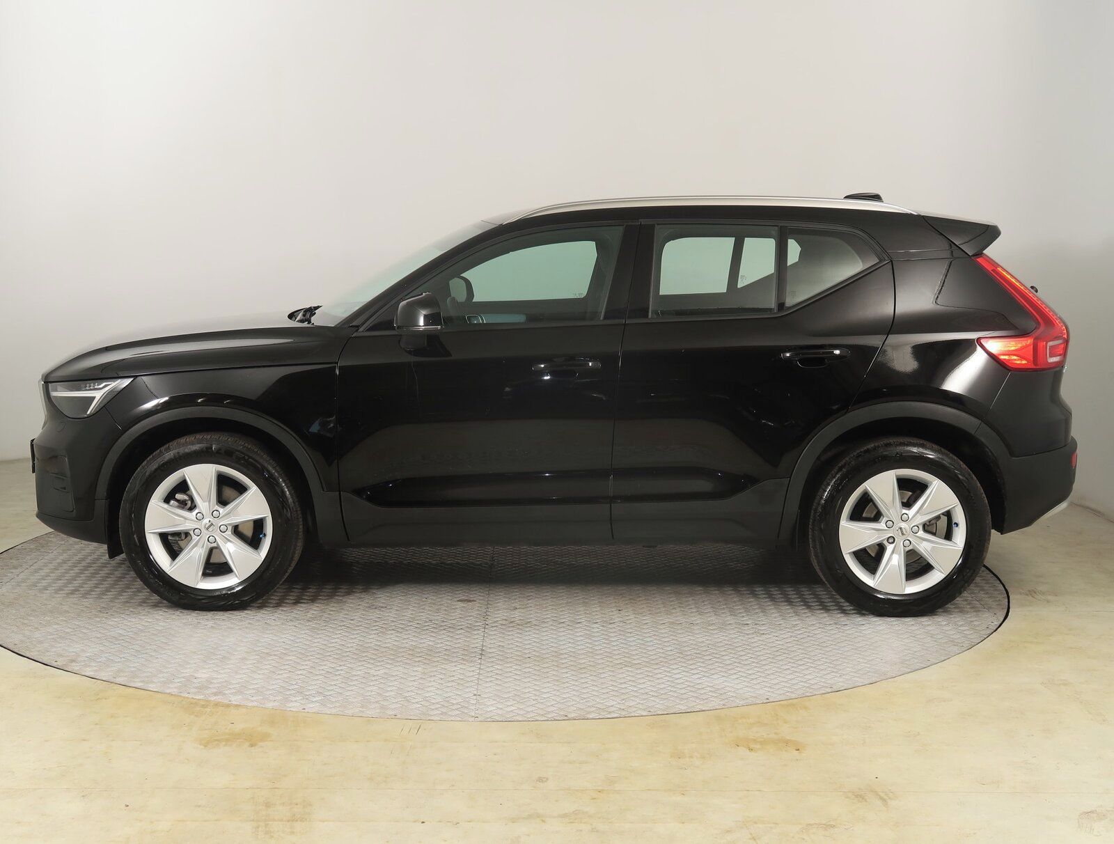 Volvo XC40, B4, Automat, 1.maj, ČR - fotka 2
